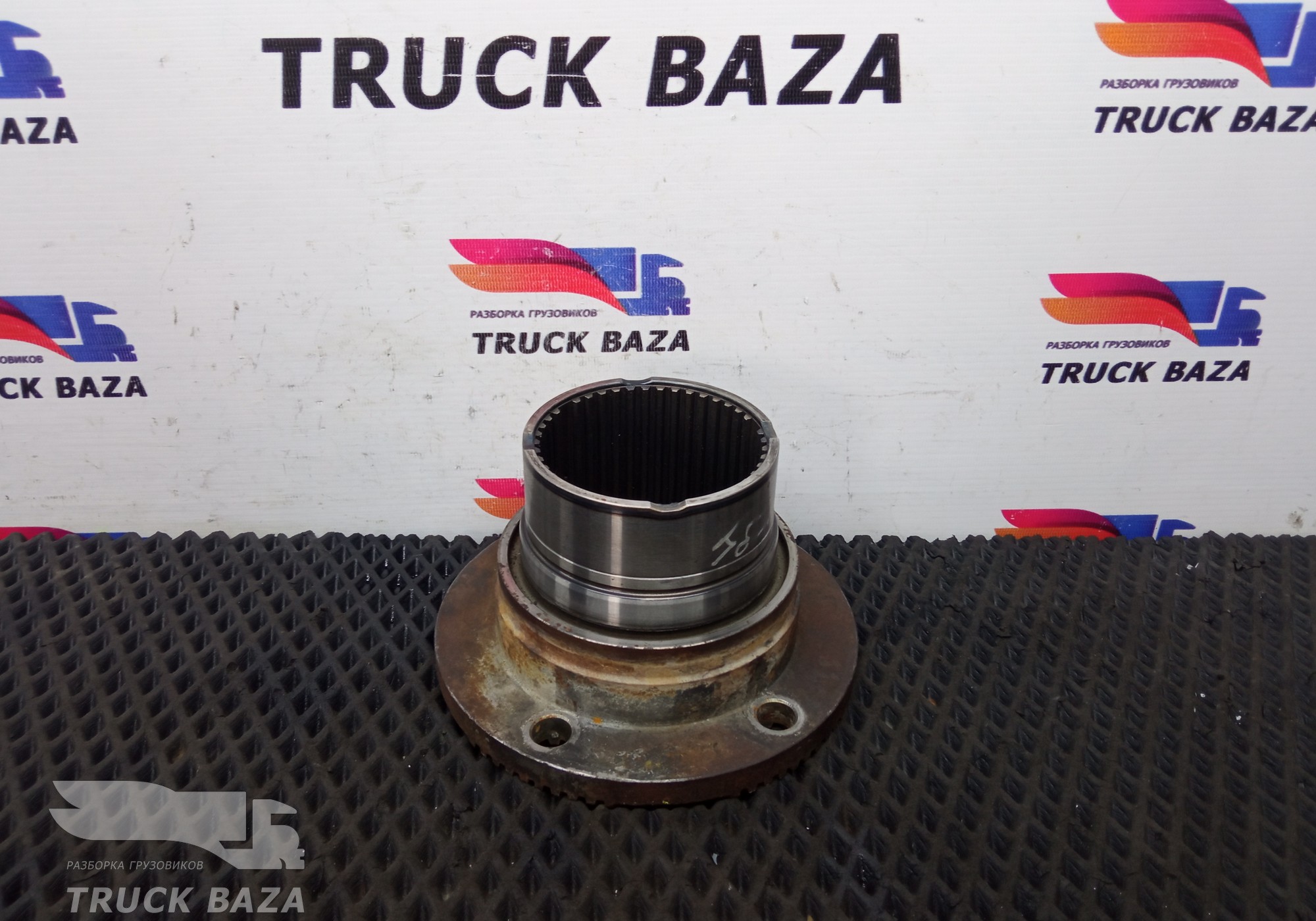1358332210 Фланец КПП ZF для Iveco EuroStar
