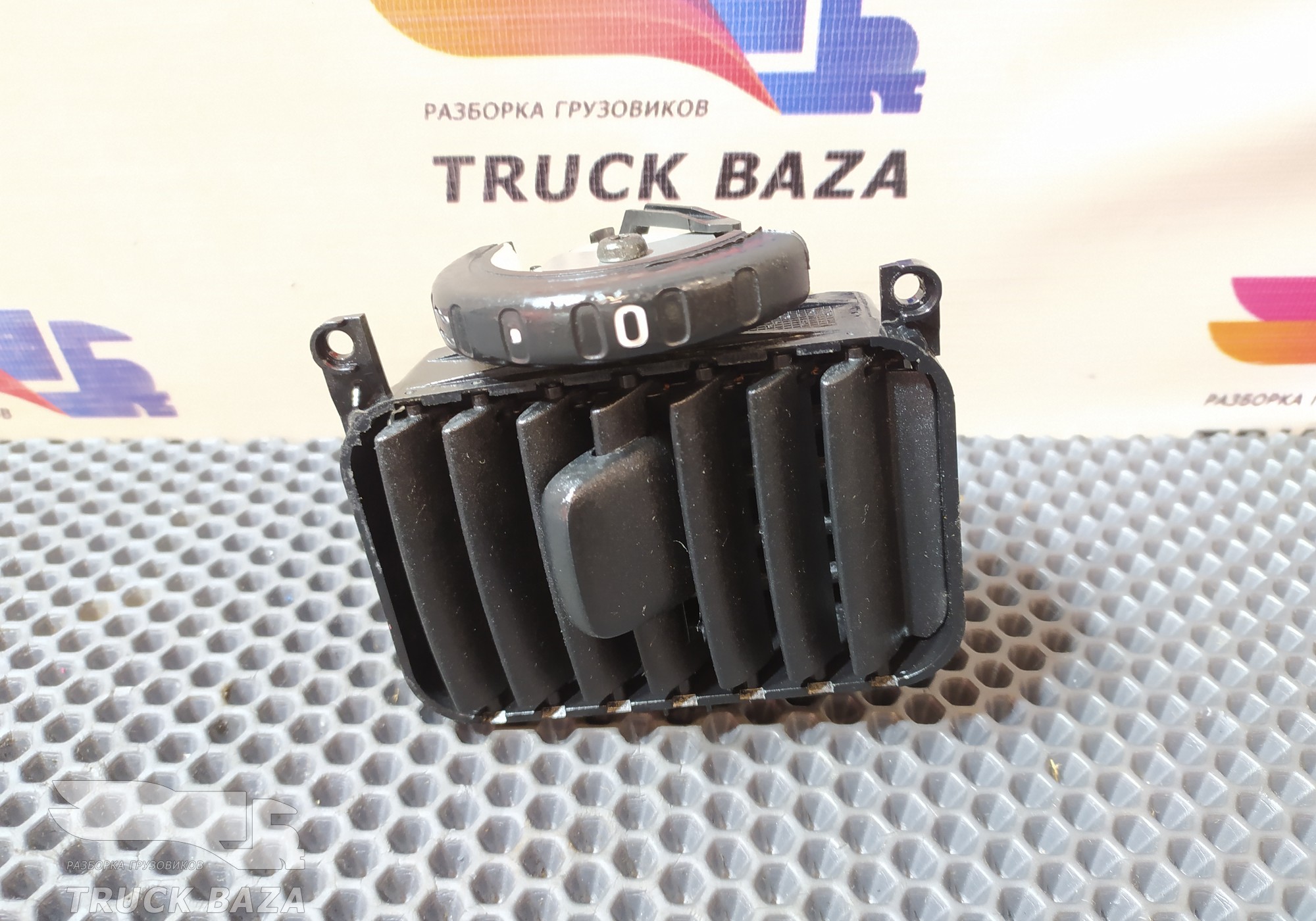 1440717 Дефлектор воздушный