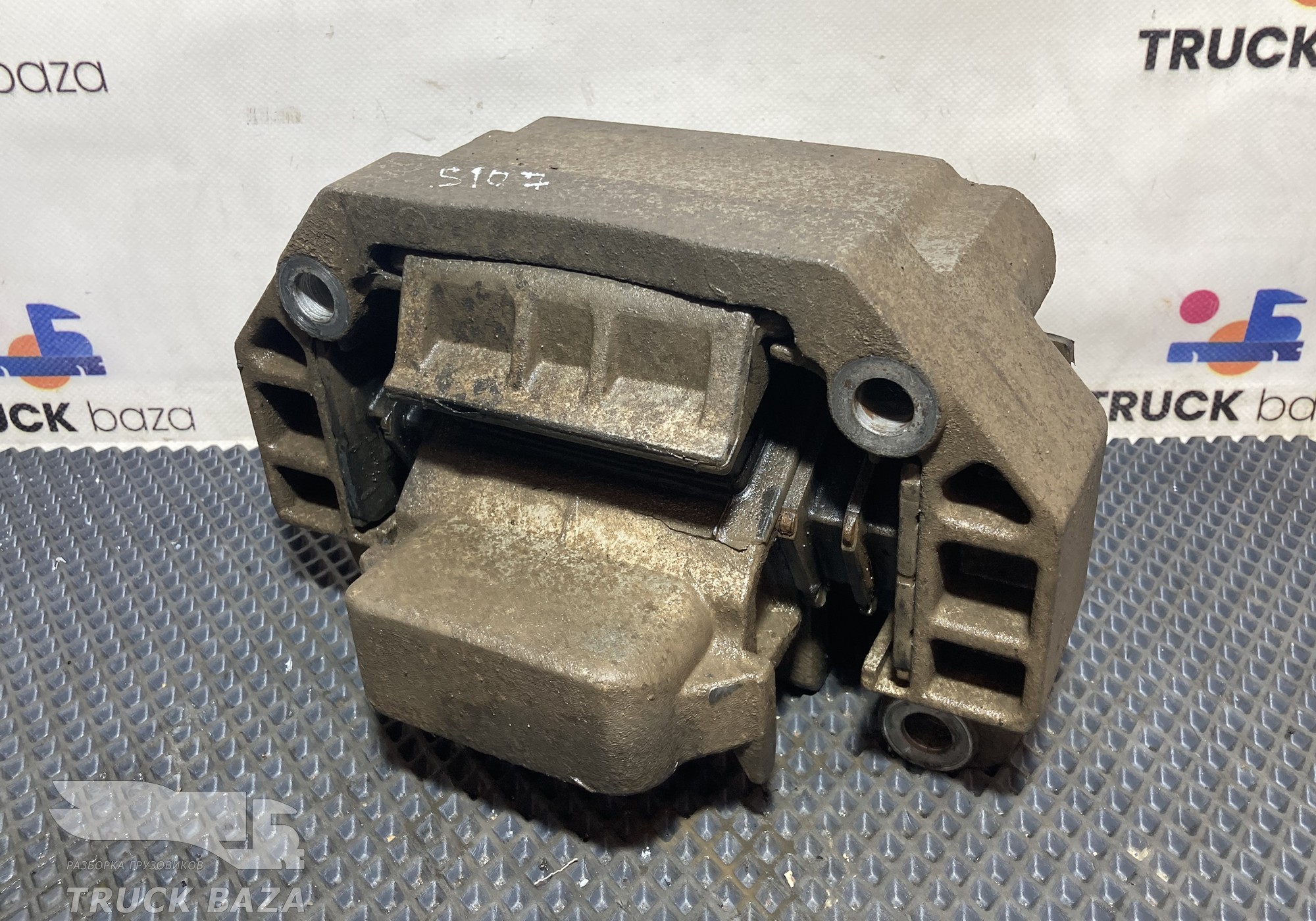 1921972 Подушка КПП