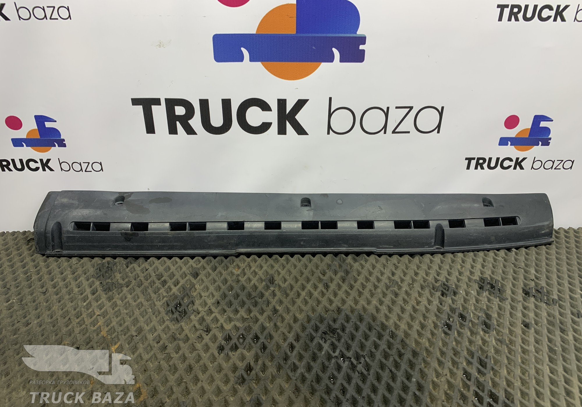 1297409 Накладка на торпедо левая для Daf