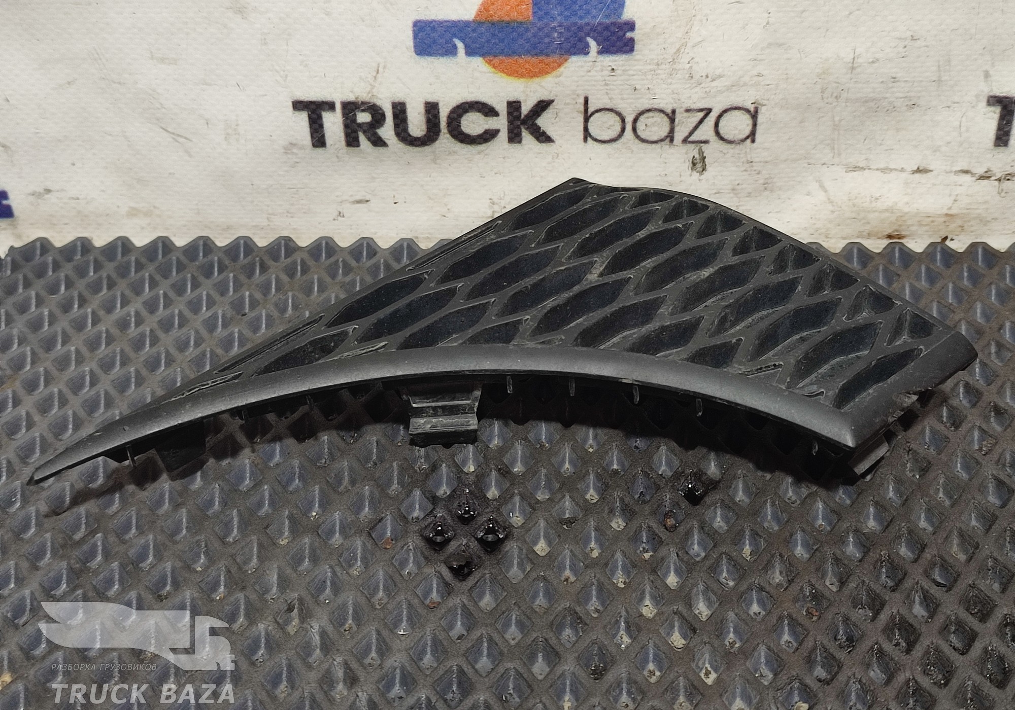 9448881223 Накладка капота левая для Mercedes-Benz Axor III (с 2010)