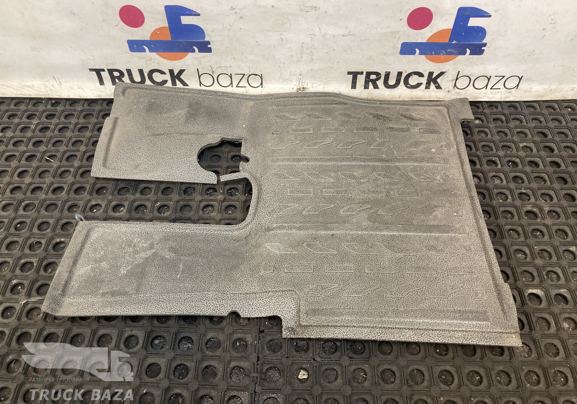 1828208 Коврик салона левый для Daf XF105 (с 2005)