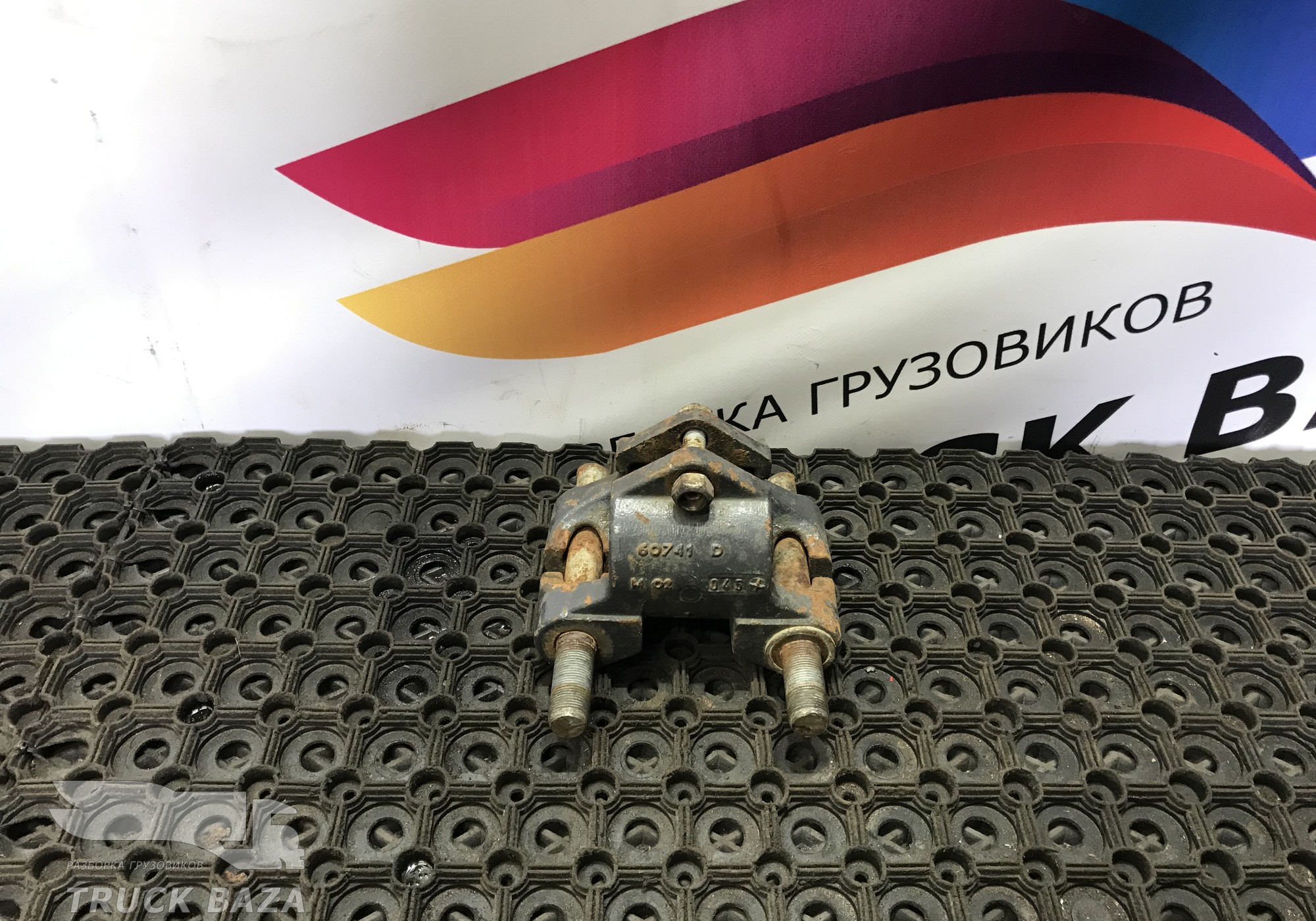5010060741 Кронштейн переднего стабилизатора для Renault Magnum II (с 1997 по 2001)