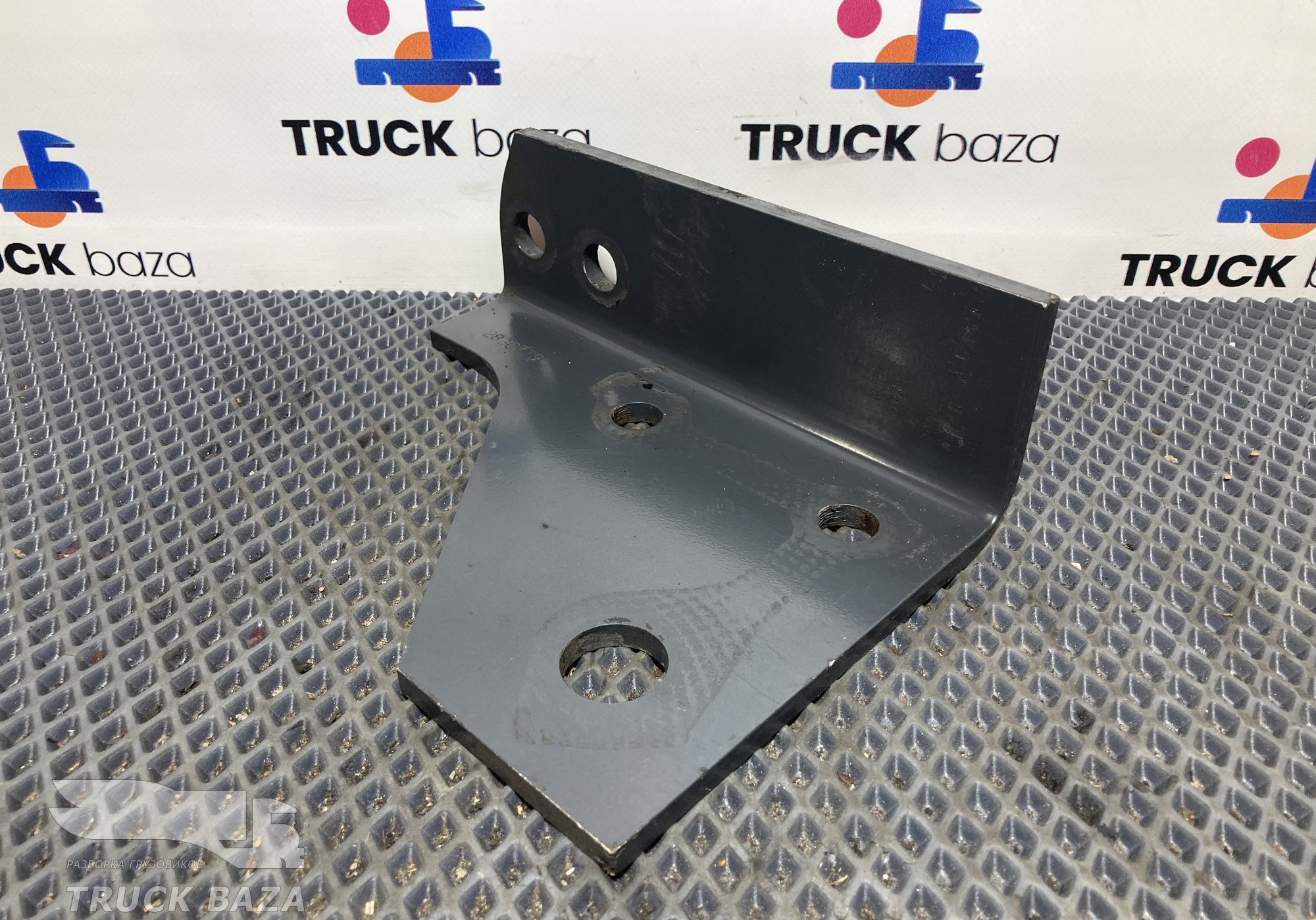 2830779 Усилительная пластина переднего моста левая