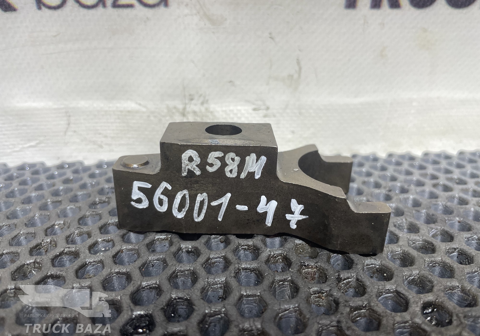 21425162 Кронштейн форсунки топливной для Renault