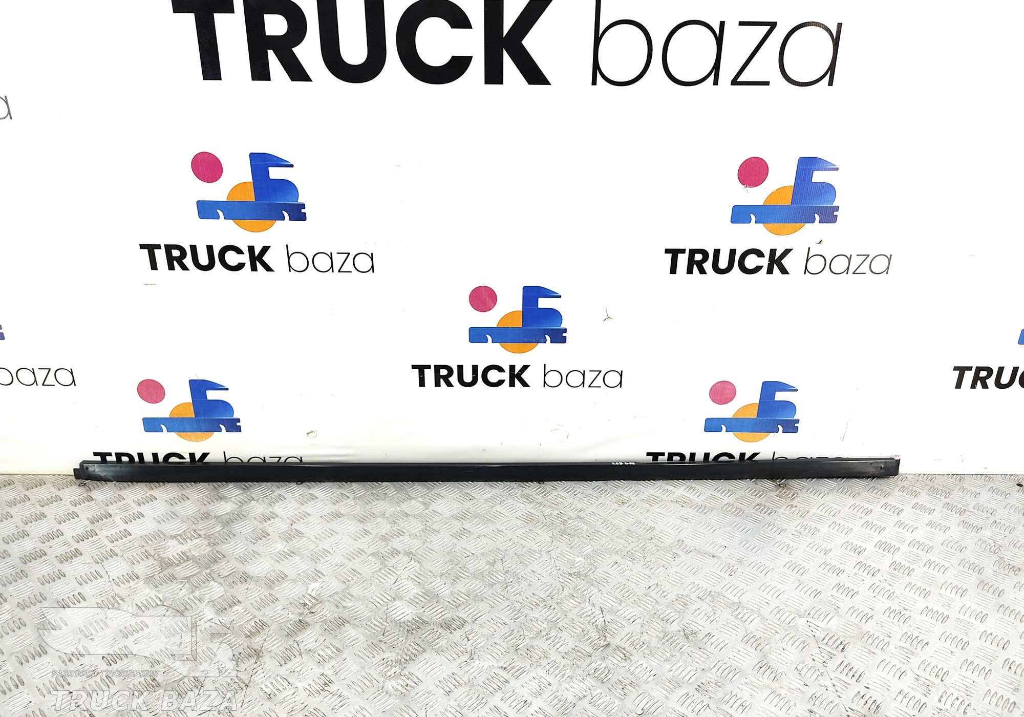 81629100288 Молдинг крыши правый для Man TGX