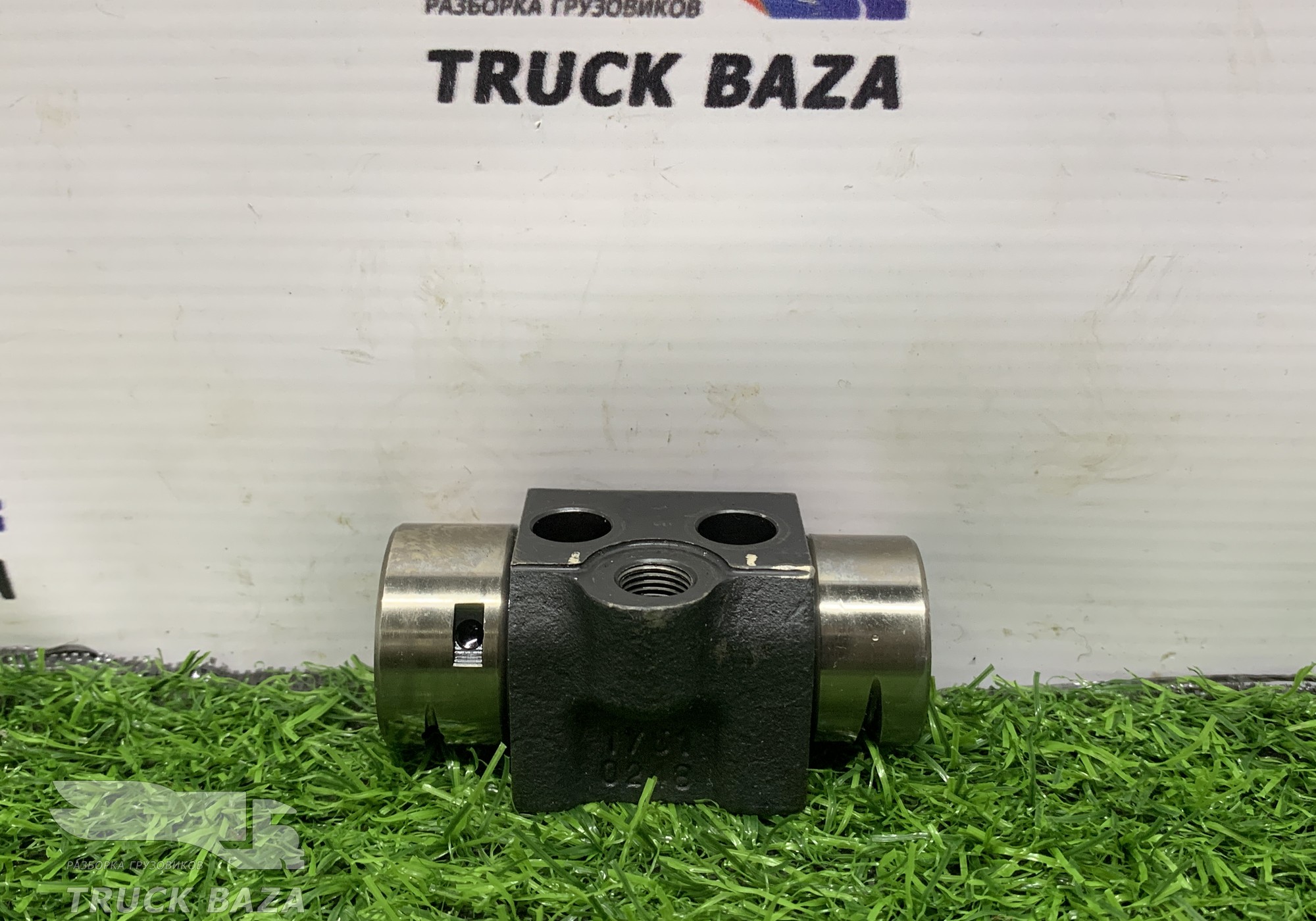 1000570248 Ось коромысла для Shacman X3000 (с 2014)