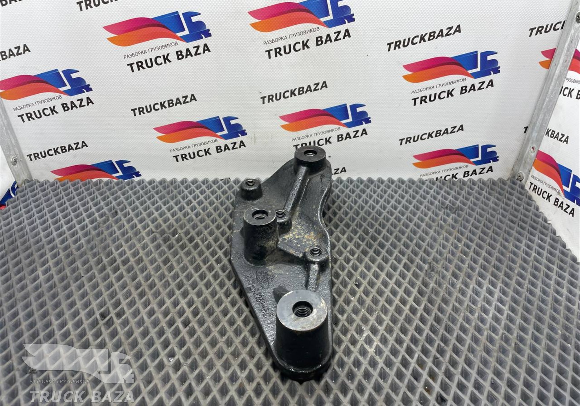 GC465J251GC Кронштейн бака AdBlue для Ford F-MAX (с 2018)