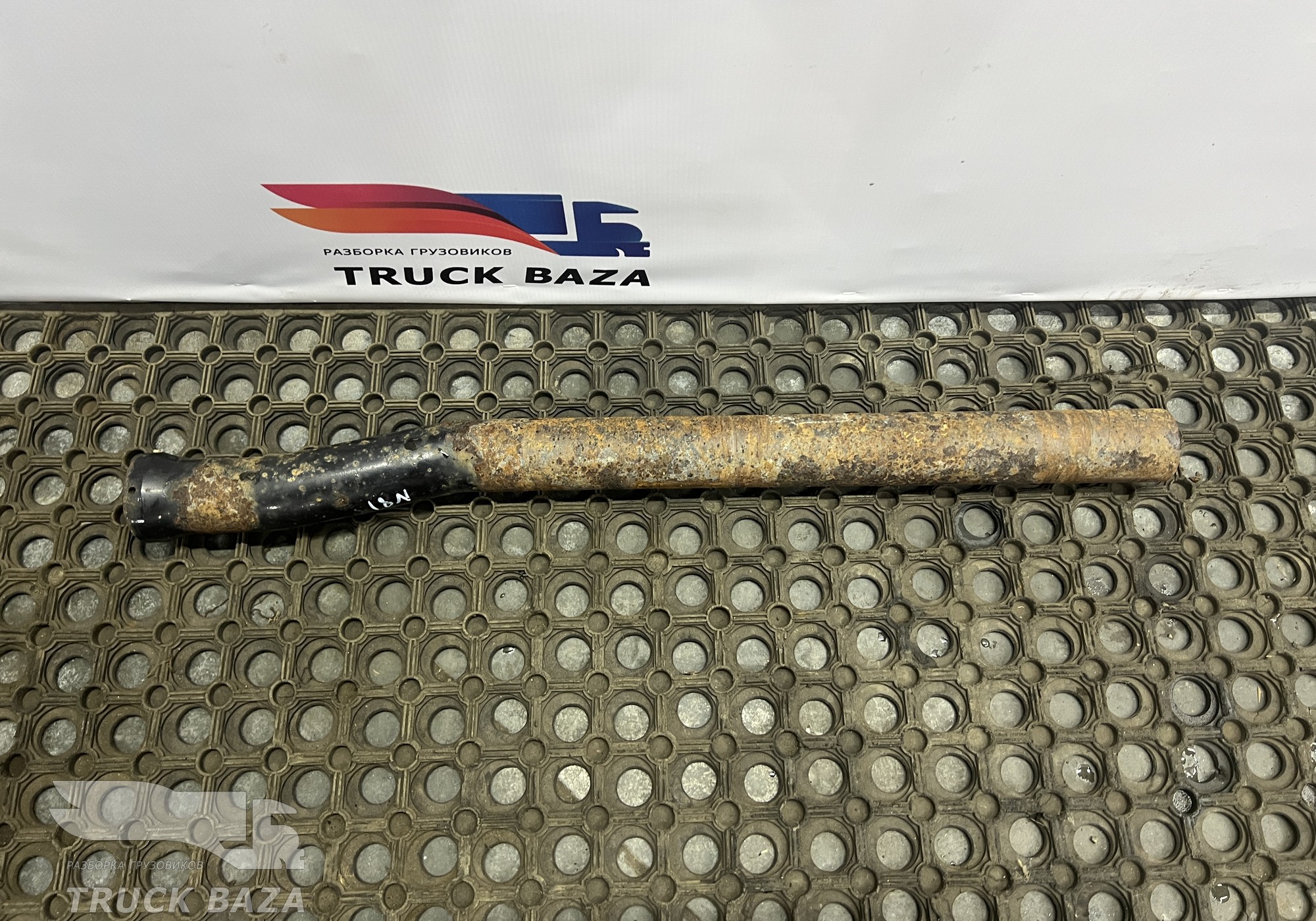 81664206251 Кронштейн заднего крыла задний правый