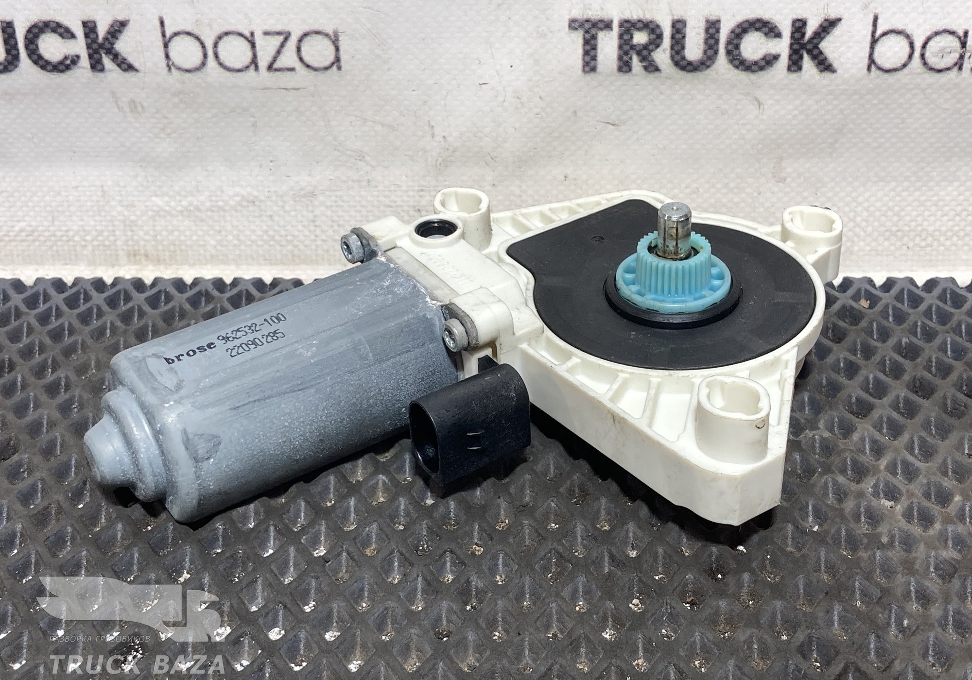 55382110 Моторчик стеклоподъемника левый