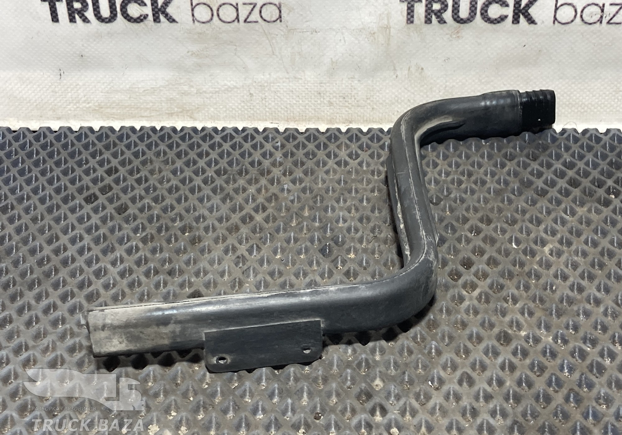 A9608321823 Трубка слива конденсата левая