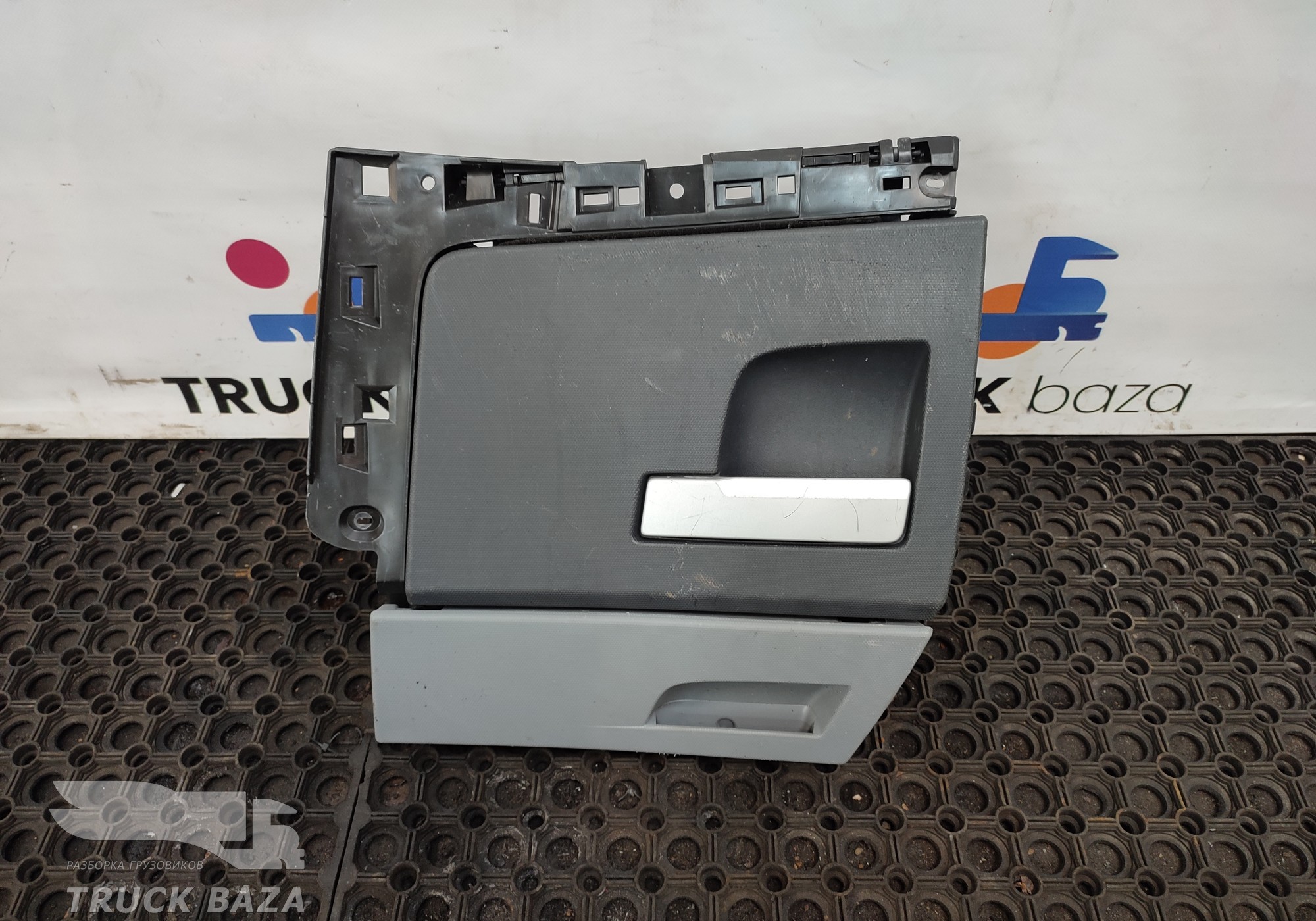 82705853 Бардачок для Renault T (с 2013)