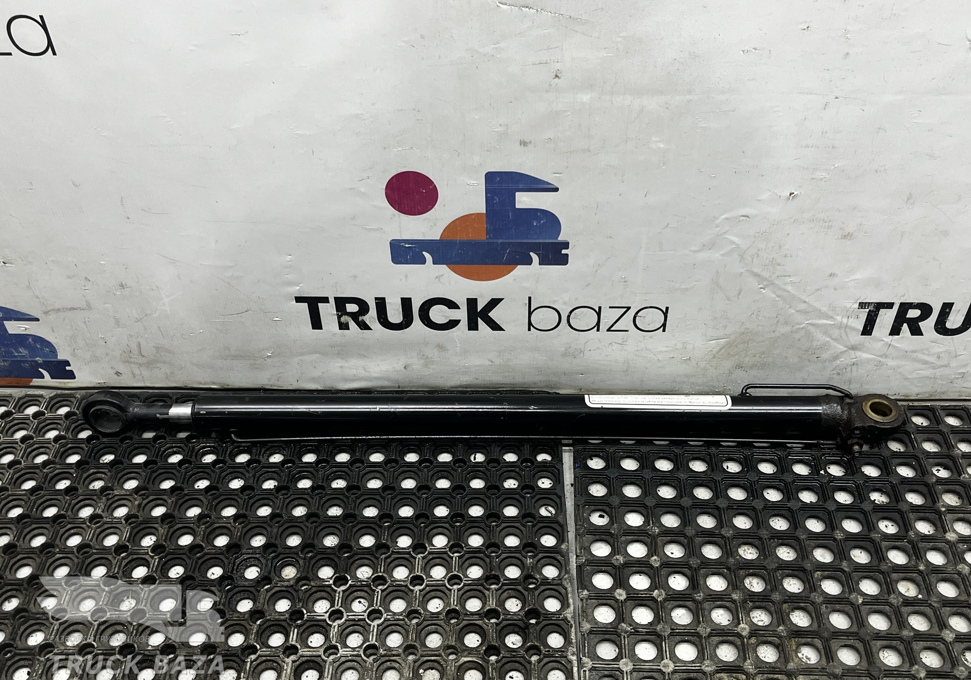 81417236124 Цилиндр подъема кабины