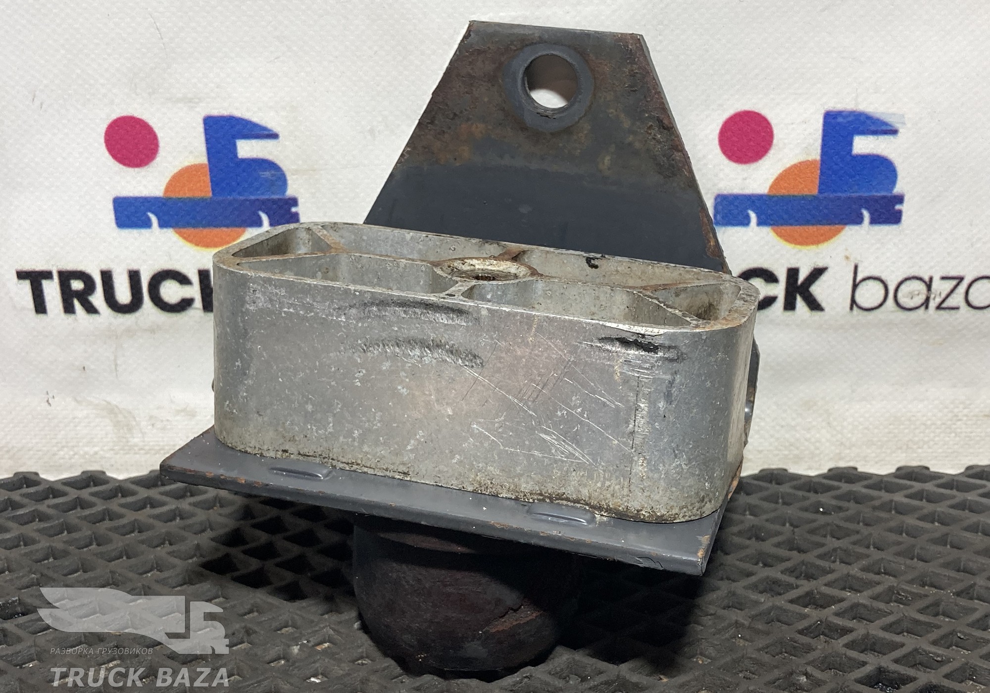 5010383949 Кронштейн отбойника передней рессоры для Renault Premium I (с 1996 по 2004)