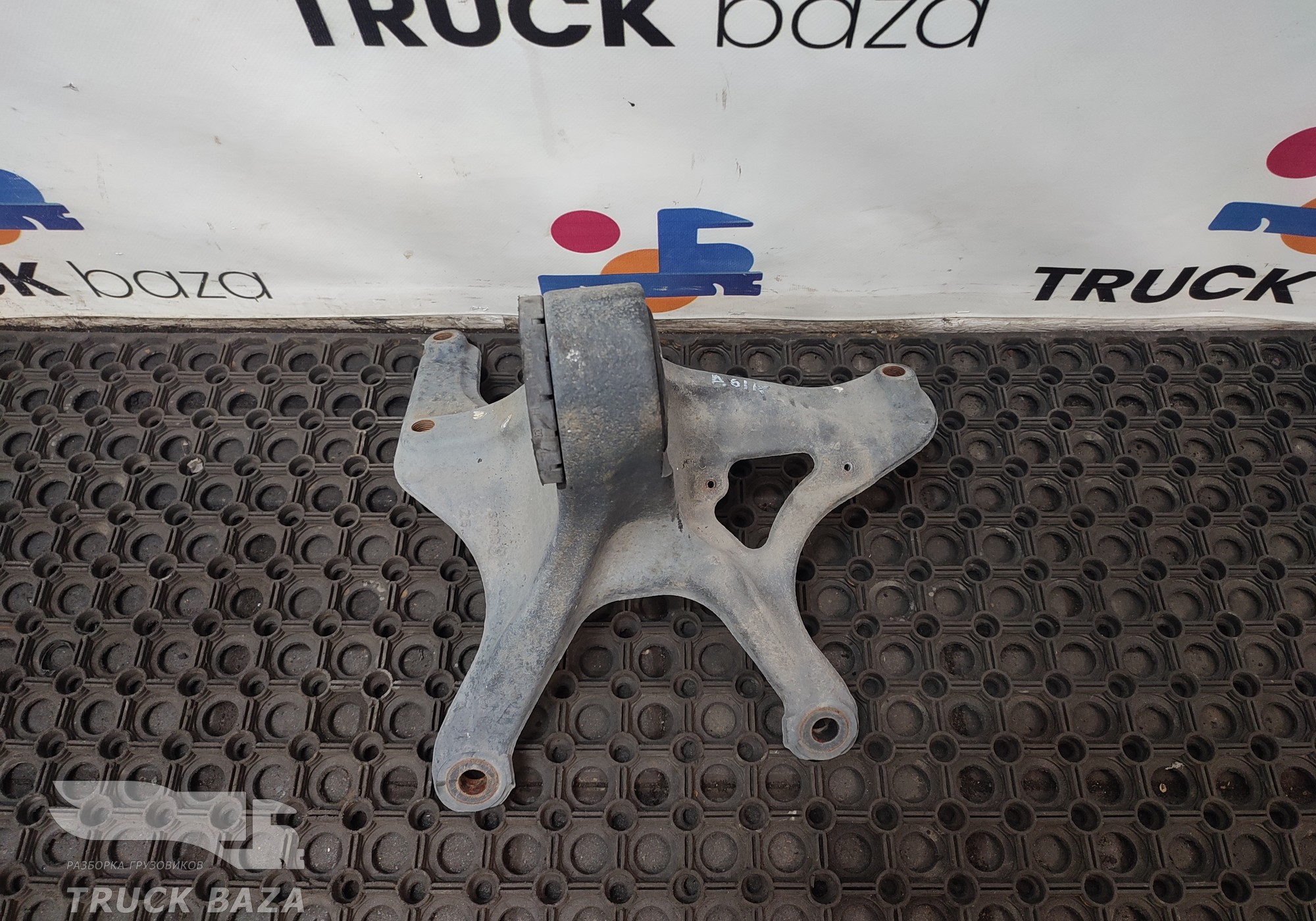 A9603175843 Кронштейн торсиона кабины правый