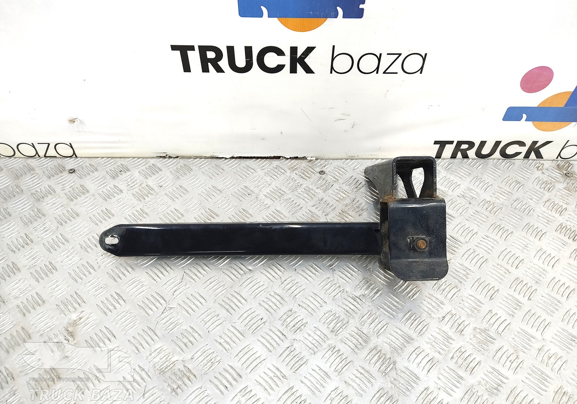 85417015069 Ответная часть замка кабины левая для Man