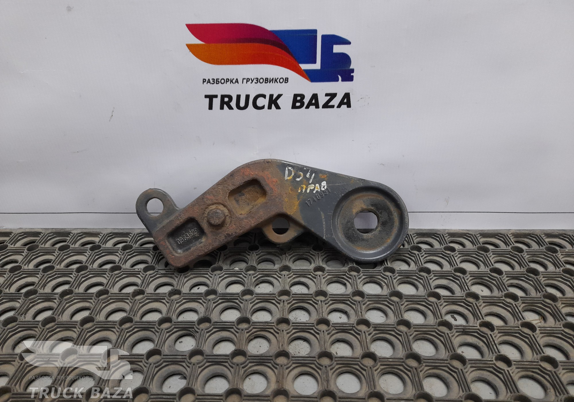 1740951 Кронштейн переднего амортизатора правый для Daf CF