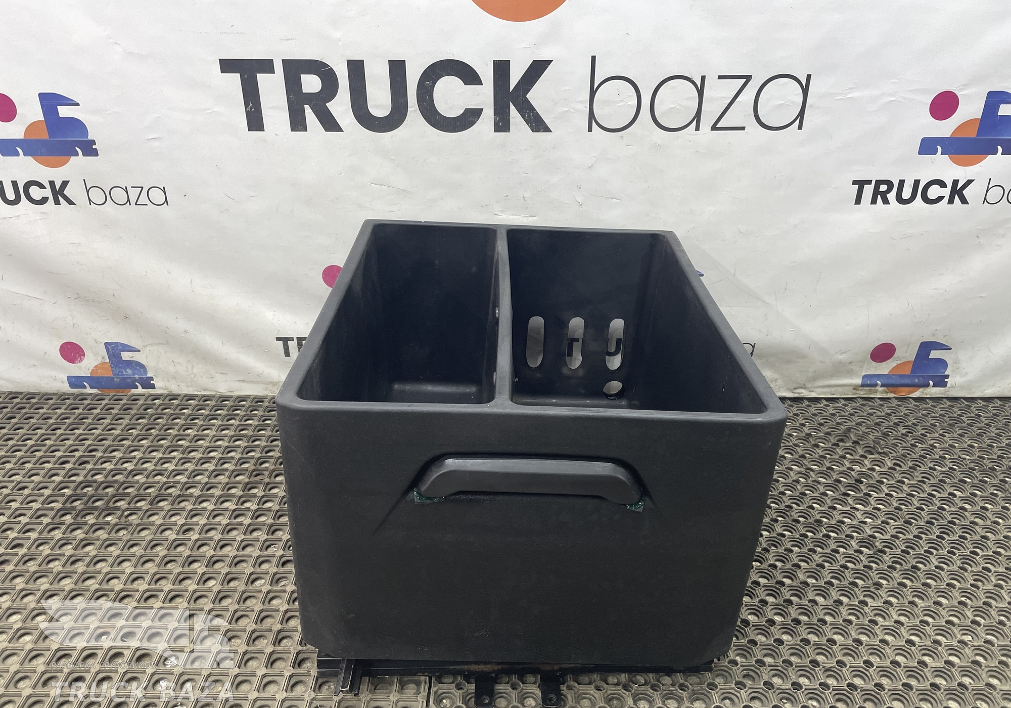 549015417104 Ящик вещевой центральный для КАМАЗ 54901