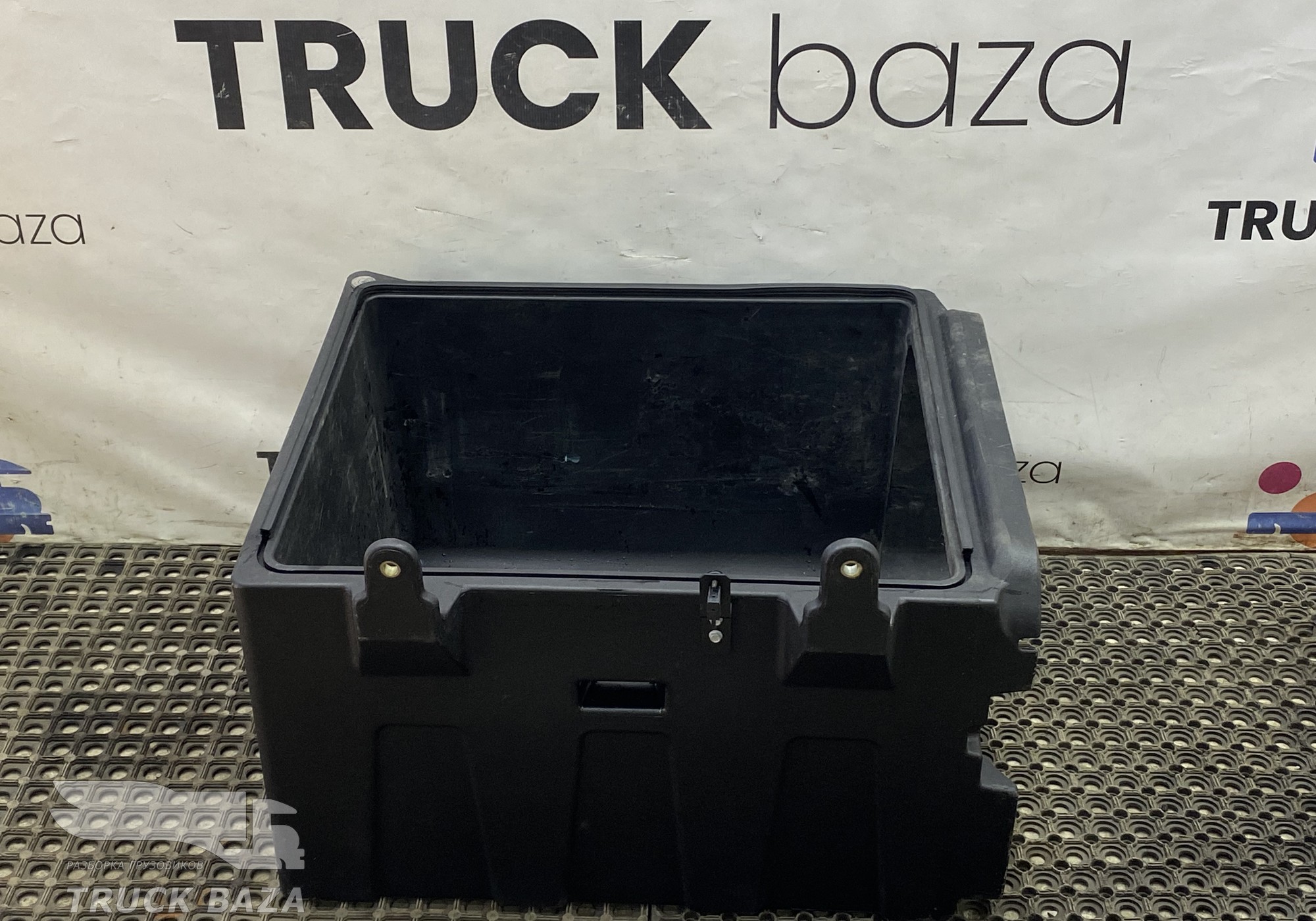 549015417102 Ящик вещевой правый для КАМАЗ 54901