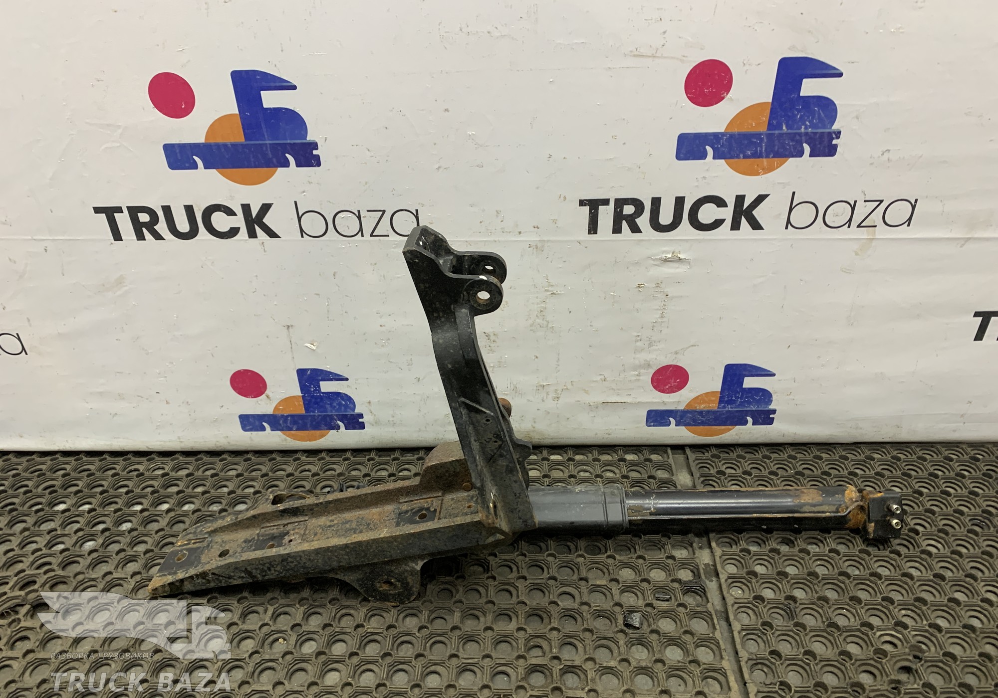 45104500302190 Цилиндр подъема кабины с кронштейном для КАМАЗ 5490 (с 2013)