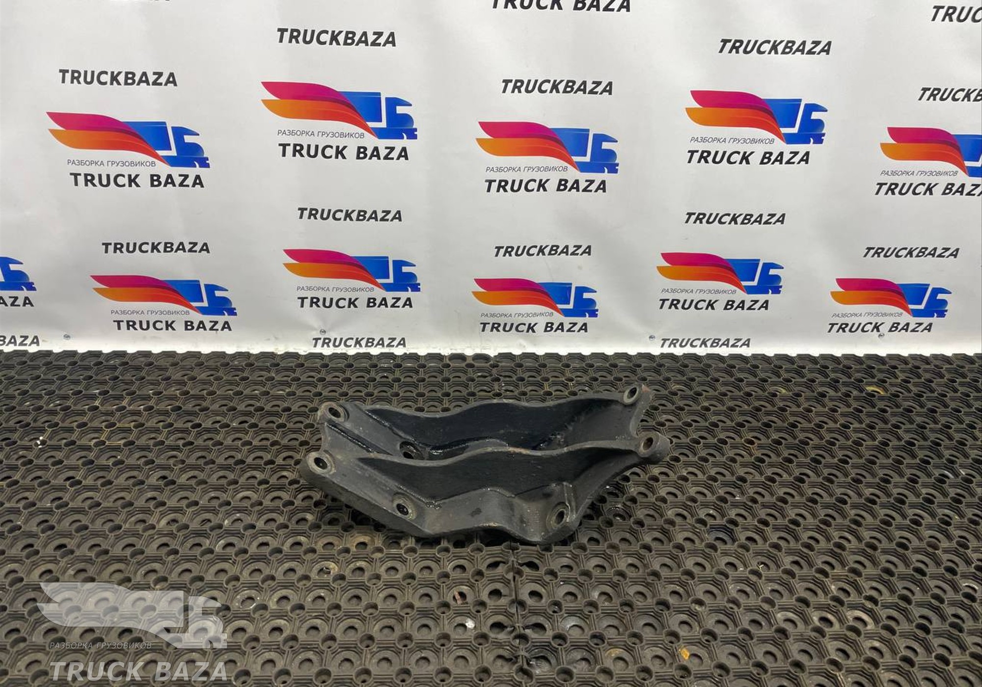 5490122420 Кронштейн траверсы передний правый для КАМАЗ 54901