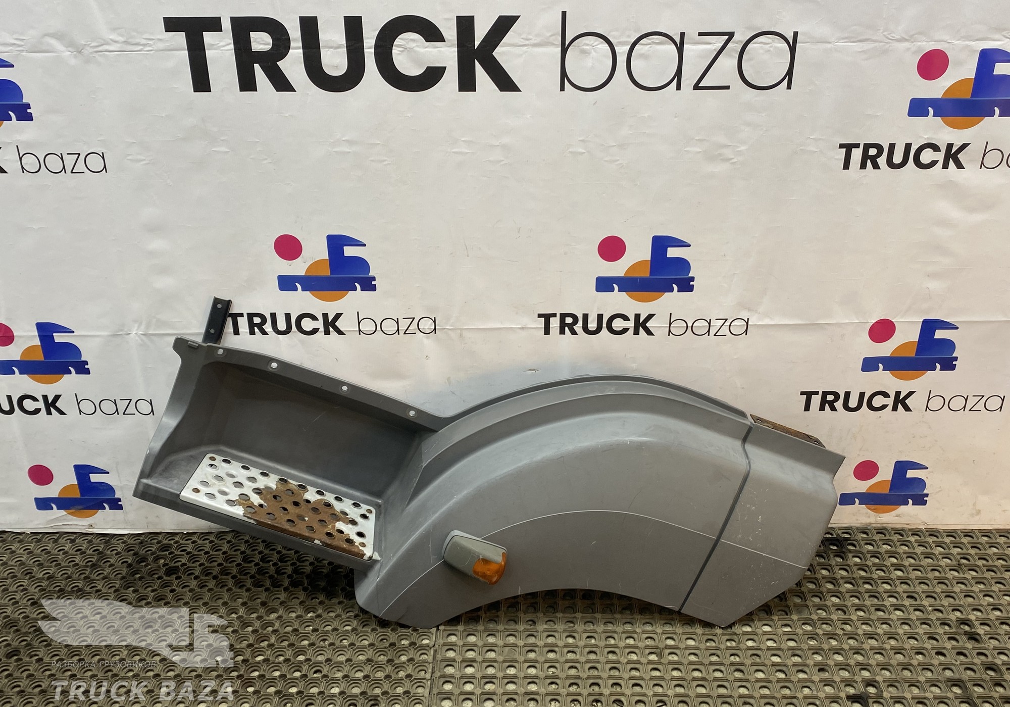 A9446661301 Корпус подножки левой