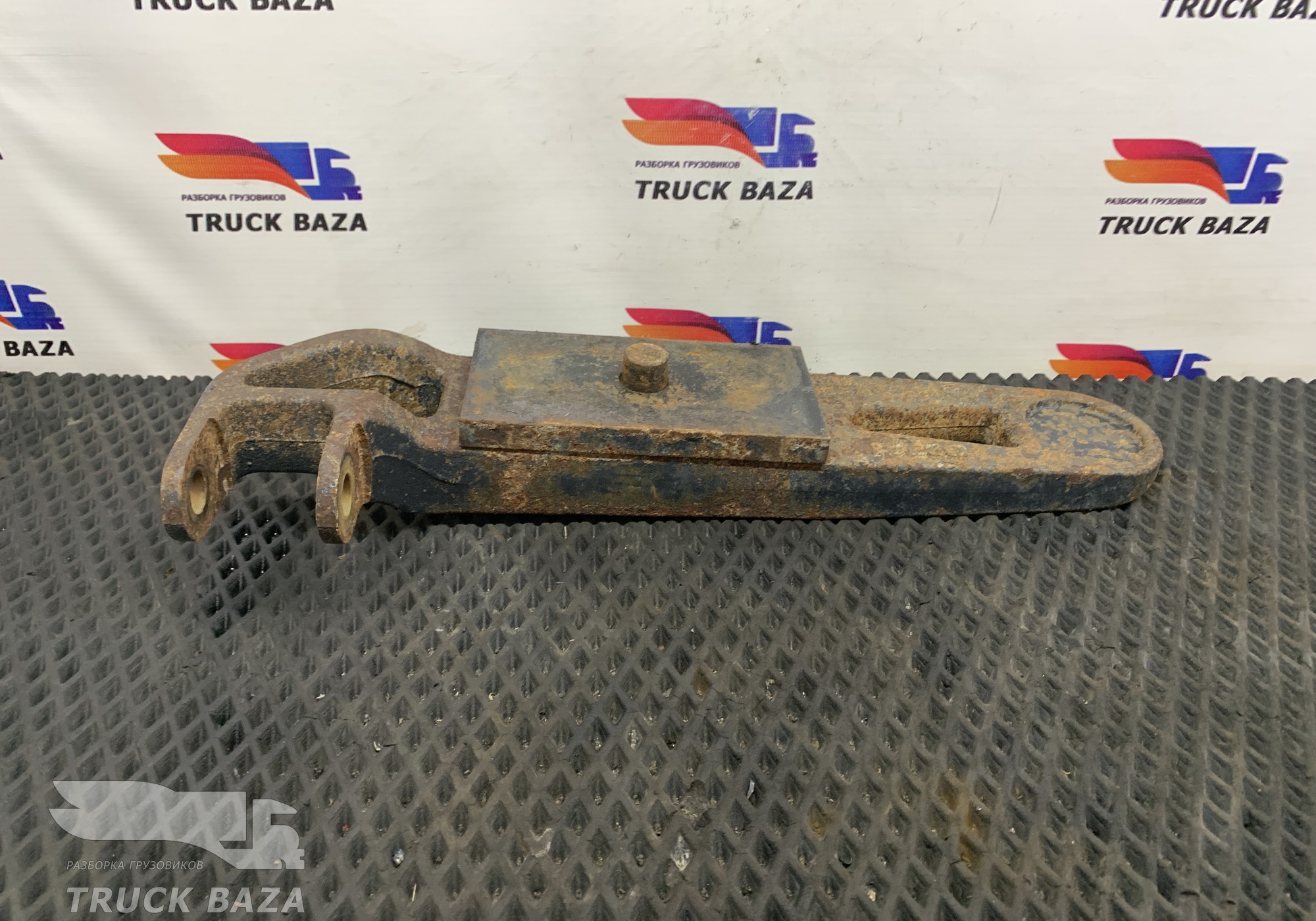 41272315 Кронштейн переднего амортизатора нижний правый для Iveco