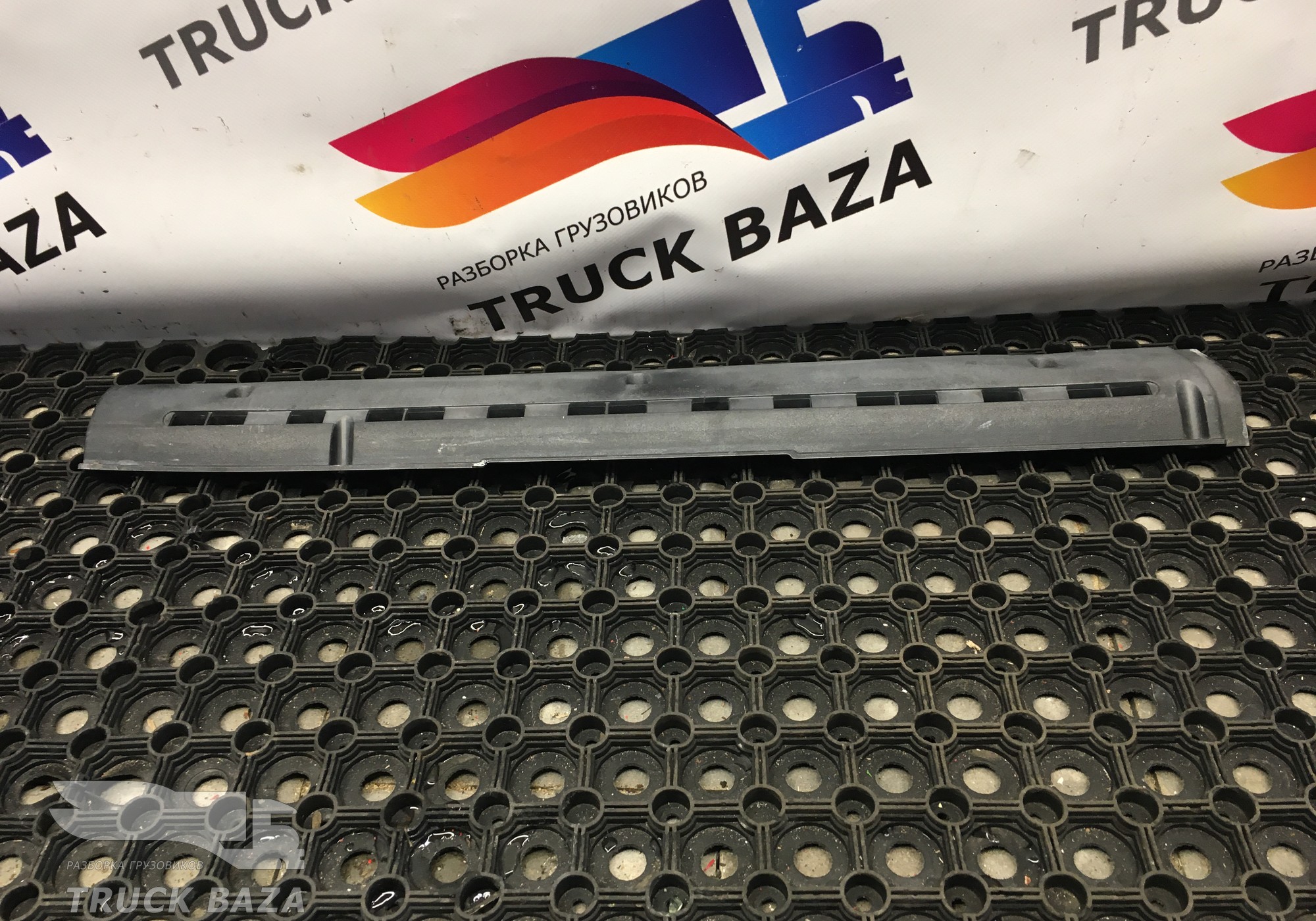 1297410 Накладка на торпедо правая для Daf XF95