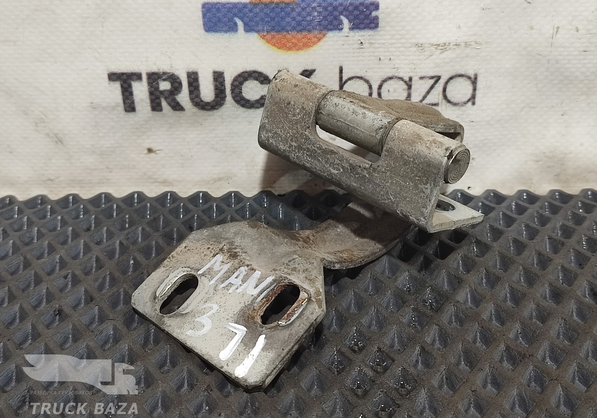 81972010332 Петля крышки инструментального ящика