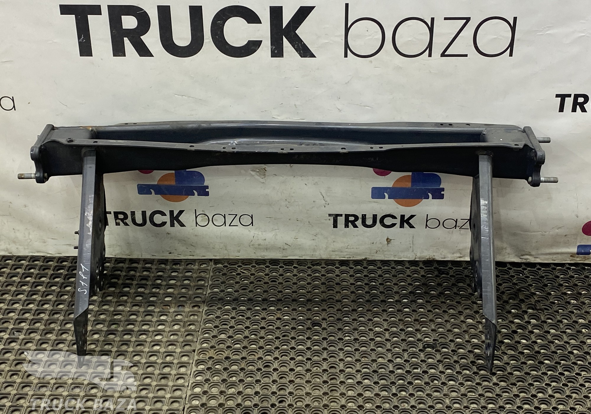 2749788 Усилитель переднего бампера