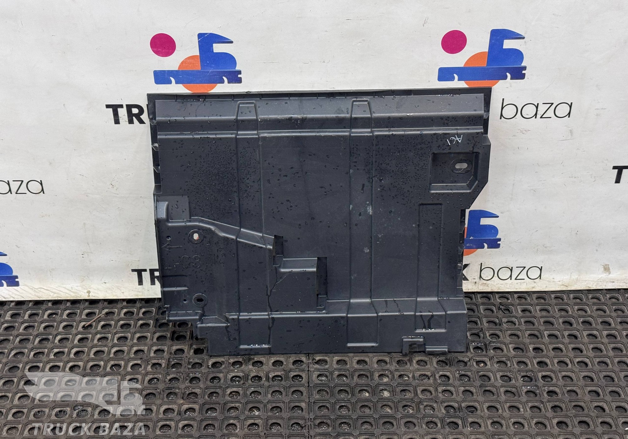 A9615203323 Обшивка моторного отсека для Mercedes-Benz Actros New Actros MP4 (с 2011)