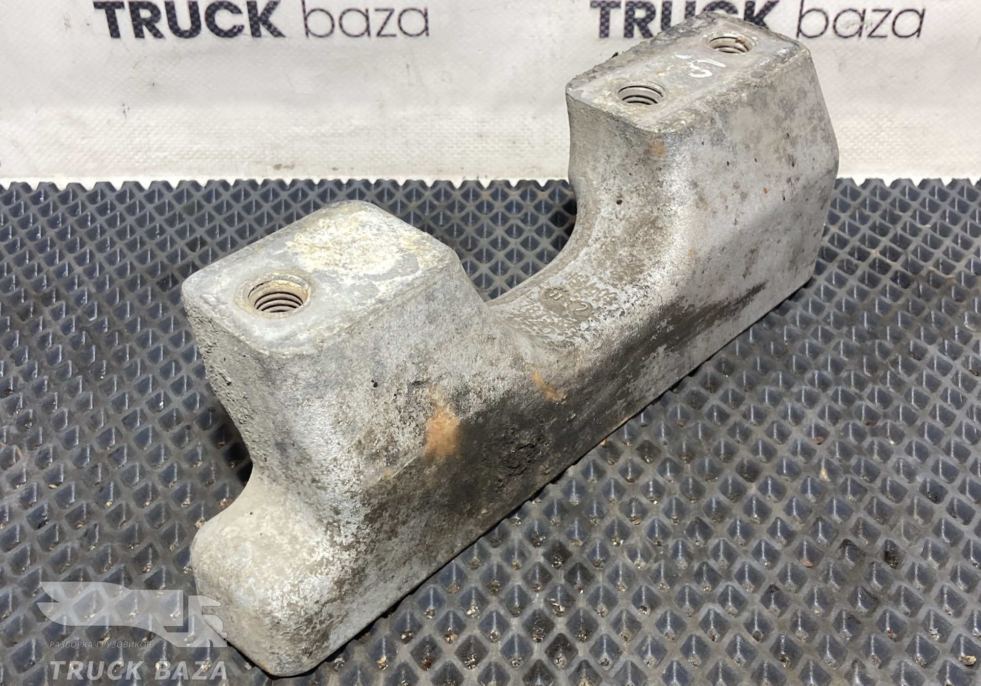 1787518 Кронштейн топливного бака