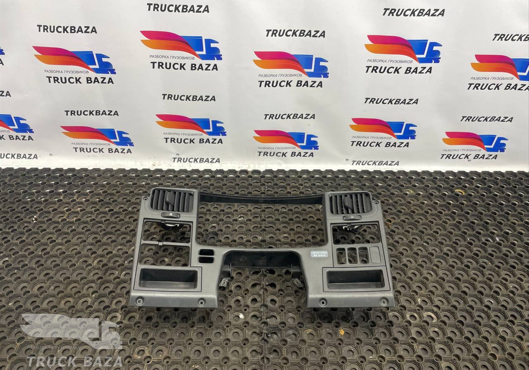 1728037 Накладка панели приборов для Scania 5-series R (с 2004 по 2016)