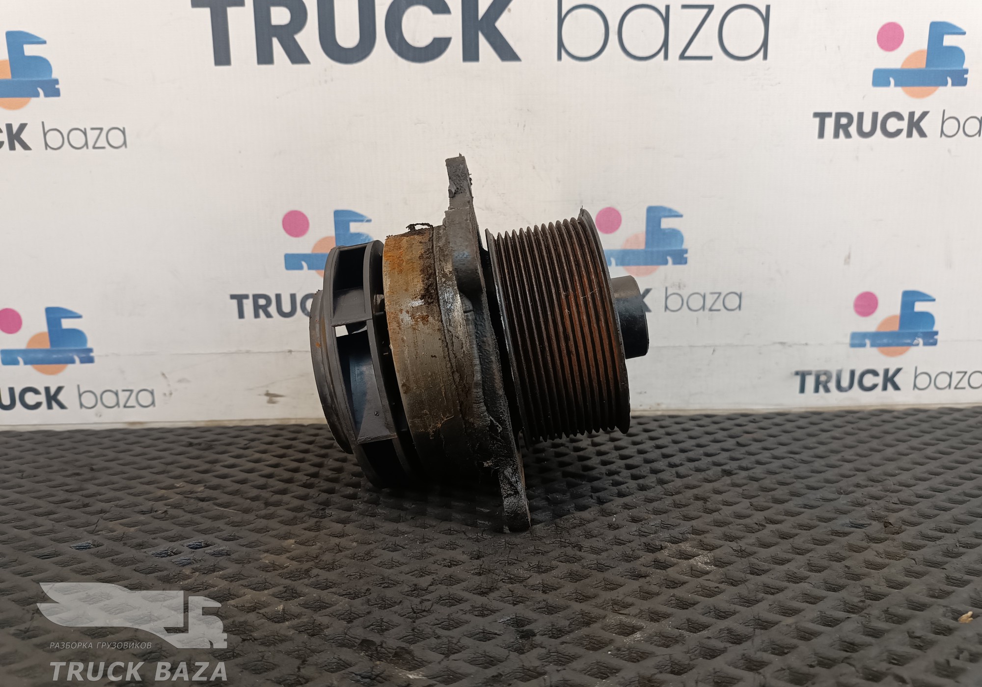 500356553 Насос водяной для Iveco Stralis