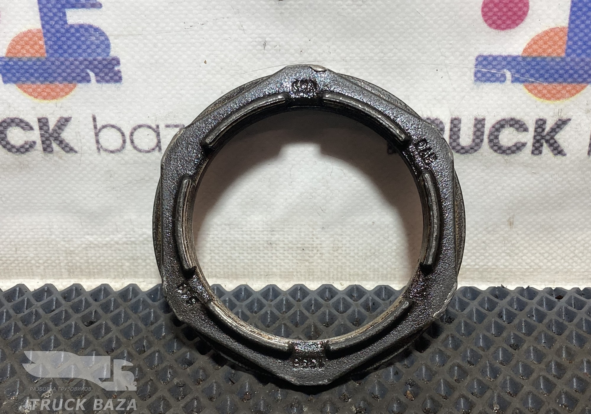 1396548 Гайка ступицы задней