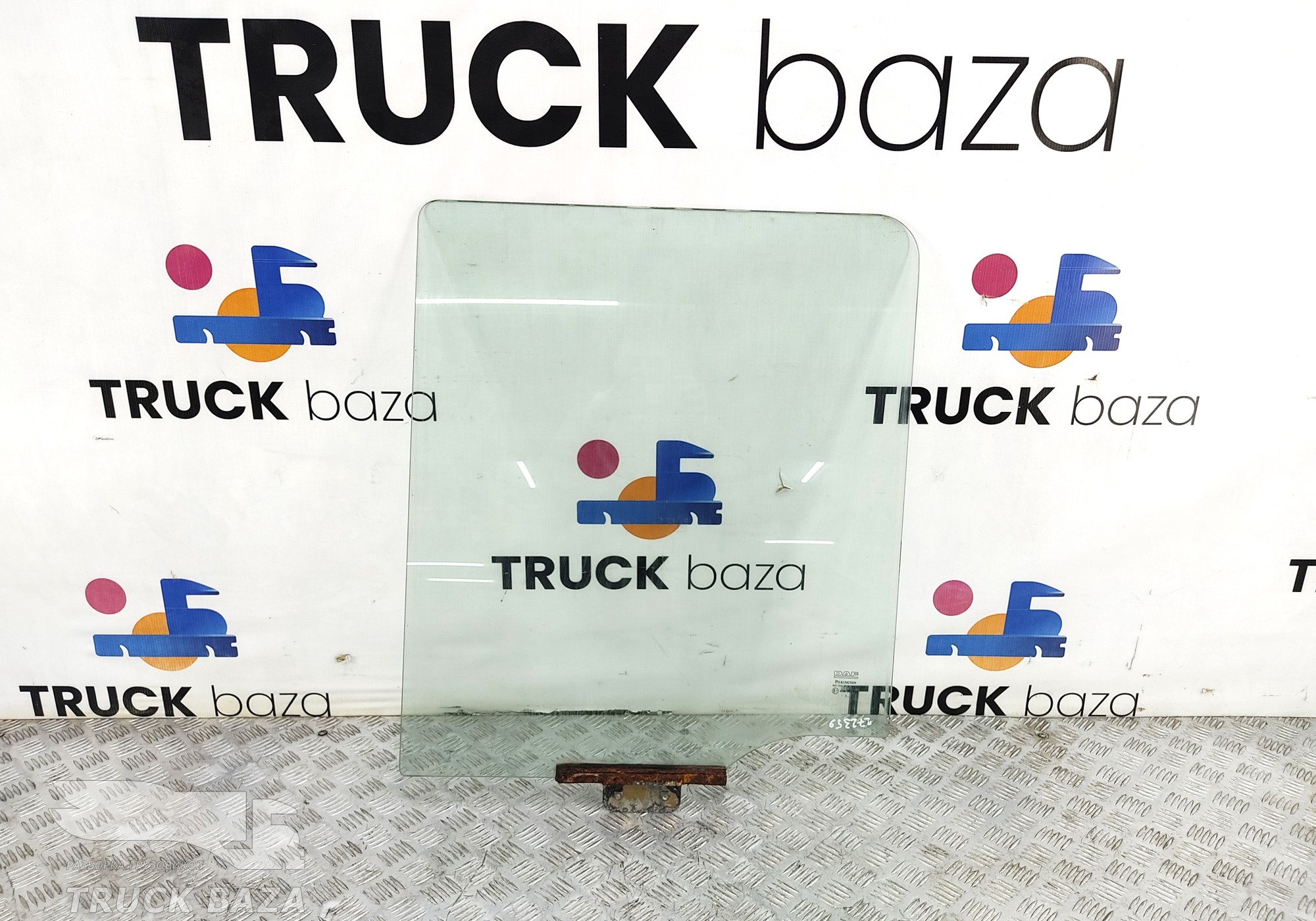 1284623 Стекло двери левой для Daf XF105 (с 2005)