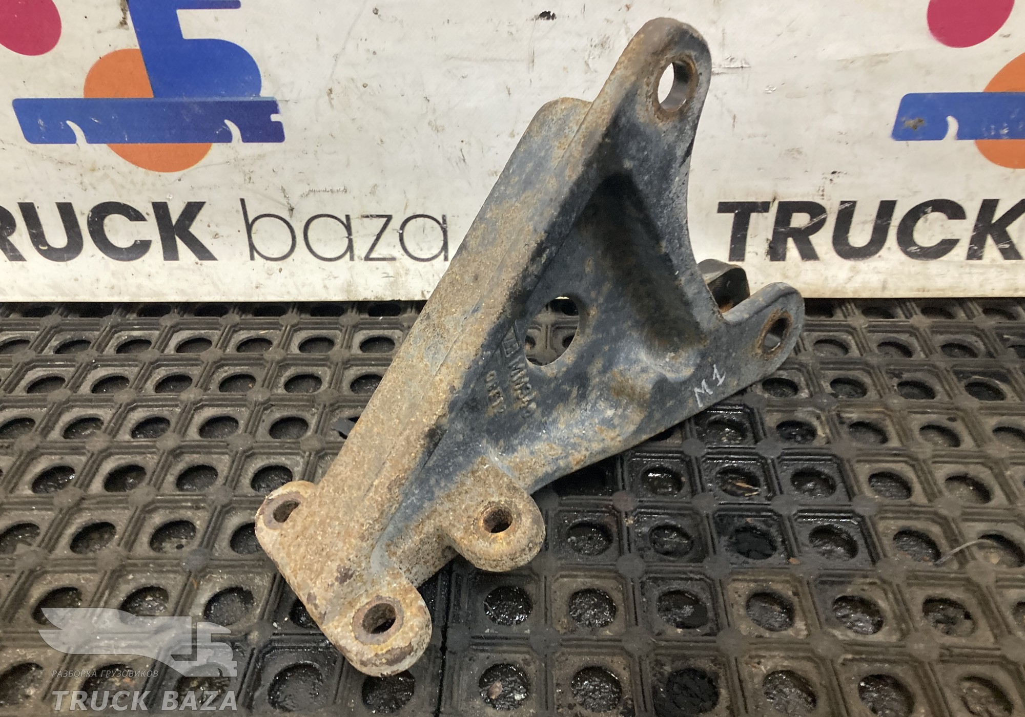 81416503018 Кронштейн усилителя бампера правый для Man TGA