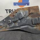 1355075 Кронштейн крыла левый для Renault Midlum II (с 2005 по 2013)