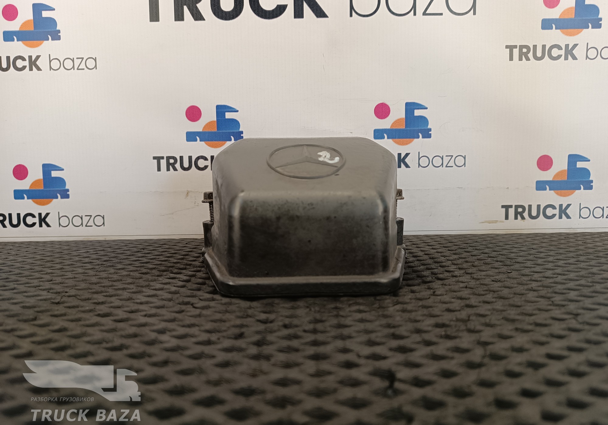 A4570100930 Крышка ГБЦ клапанная для Mercedes-Benz