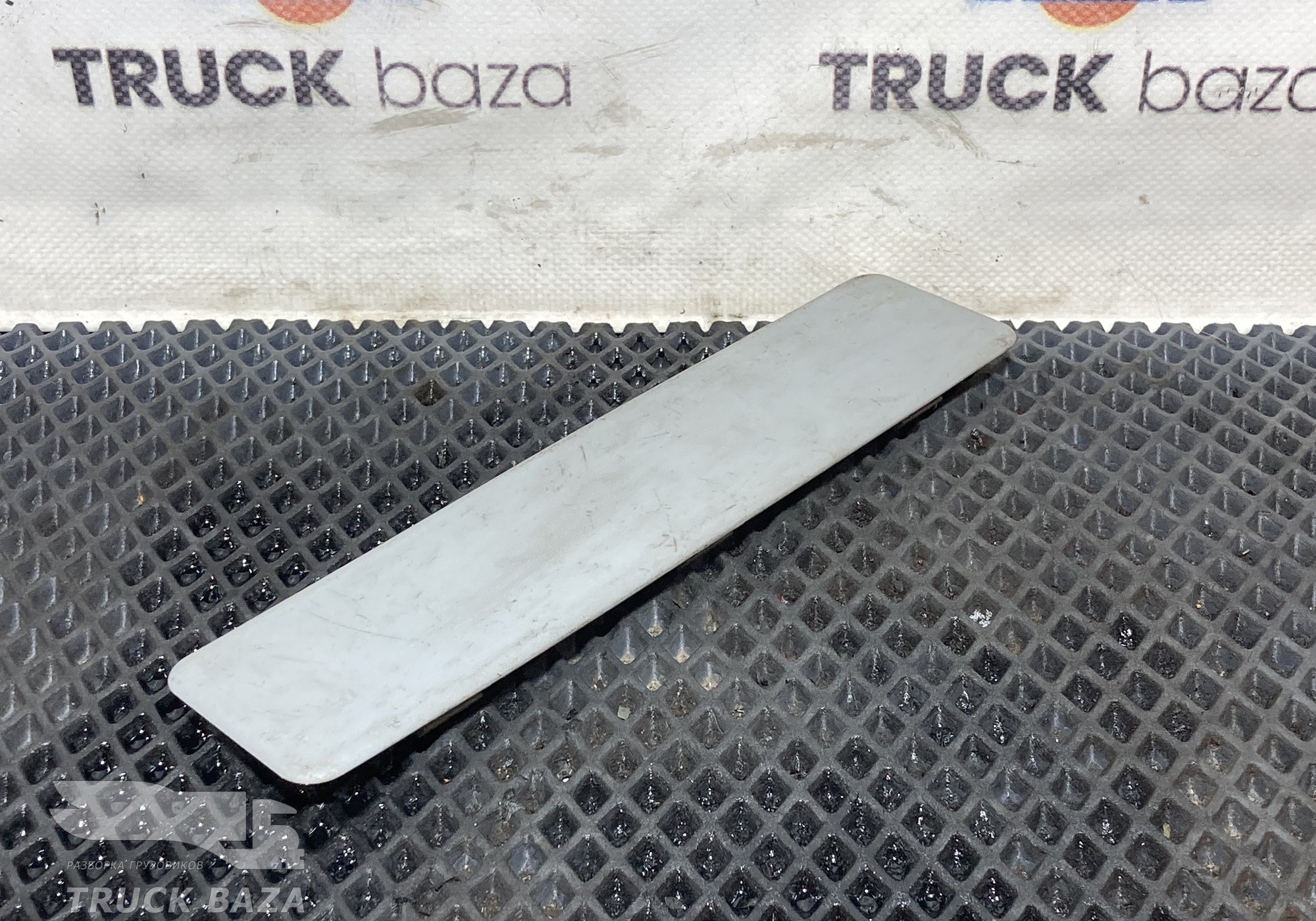 81623050051 Заглушка боковой стенки для Man TGM III (с 2013)