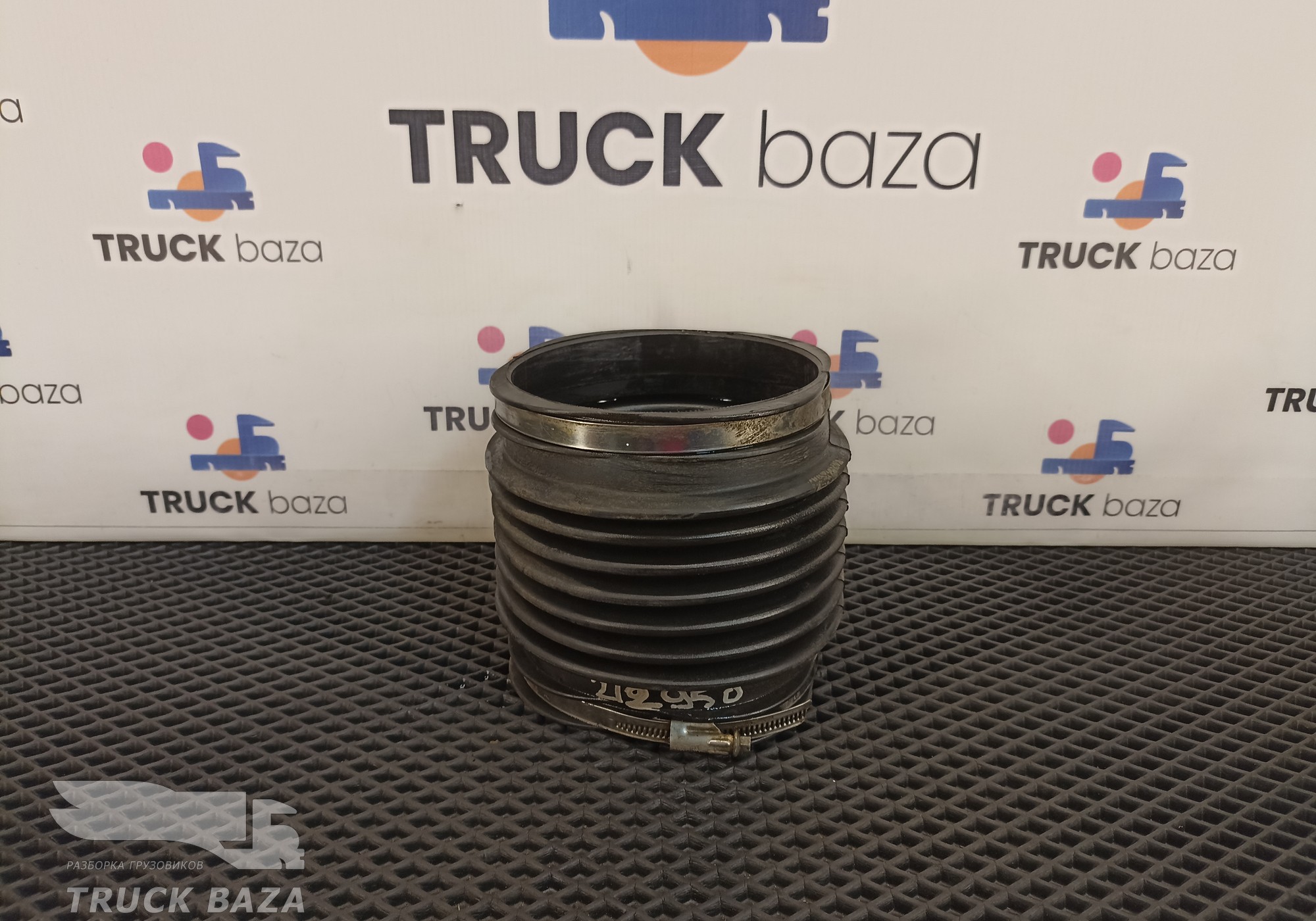 81964200519 Патрубок воздушного фильтра для Man TGX II (с 2012)
