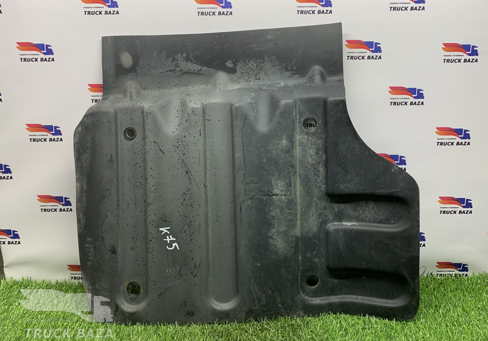 549018403123 Накладка подножки левой для КАМАЗ 54901