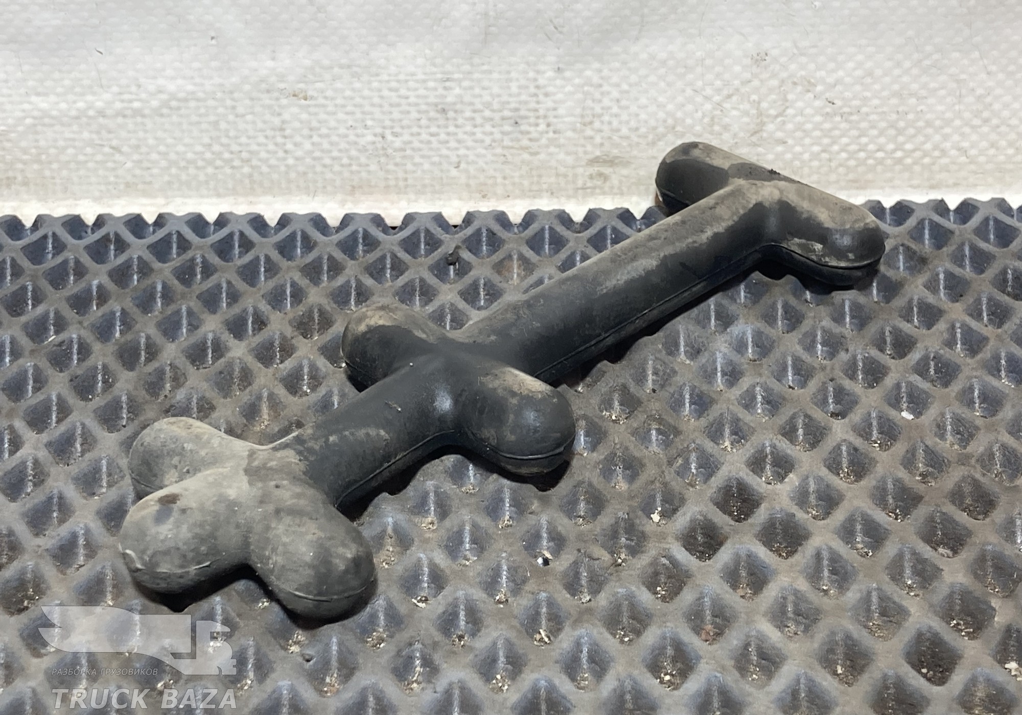 1352408 Кронштейн шумоизоляции