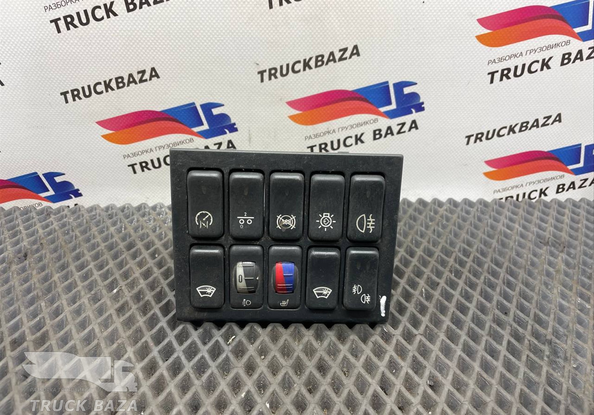 81617010243 Рамка кнопок для Man TGX II (с 2012)
