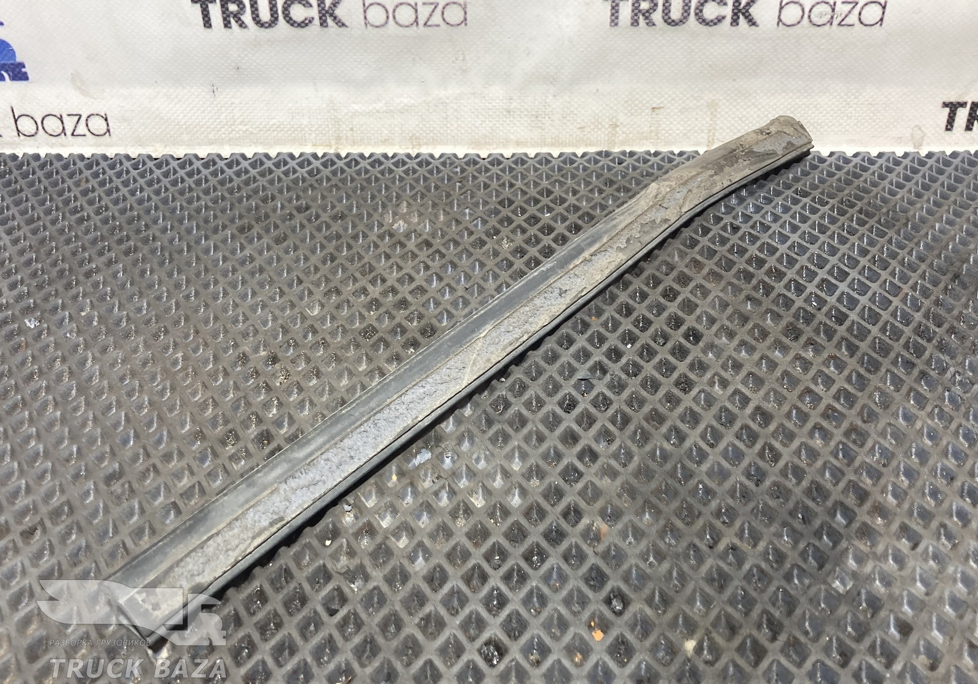 Уплотнитель стекла двери для Man TGX II (с 2012)