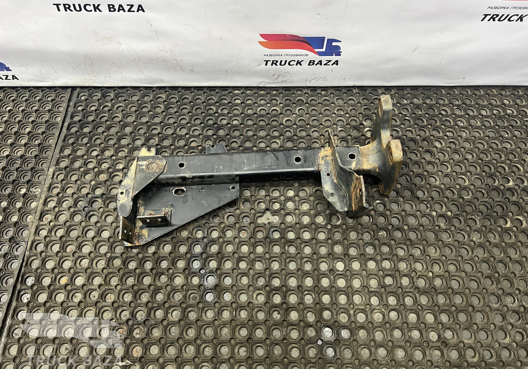 1697359 Кронштейн аккумуляторного ящика