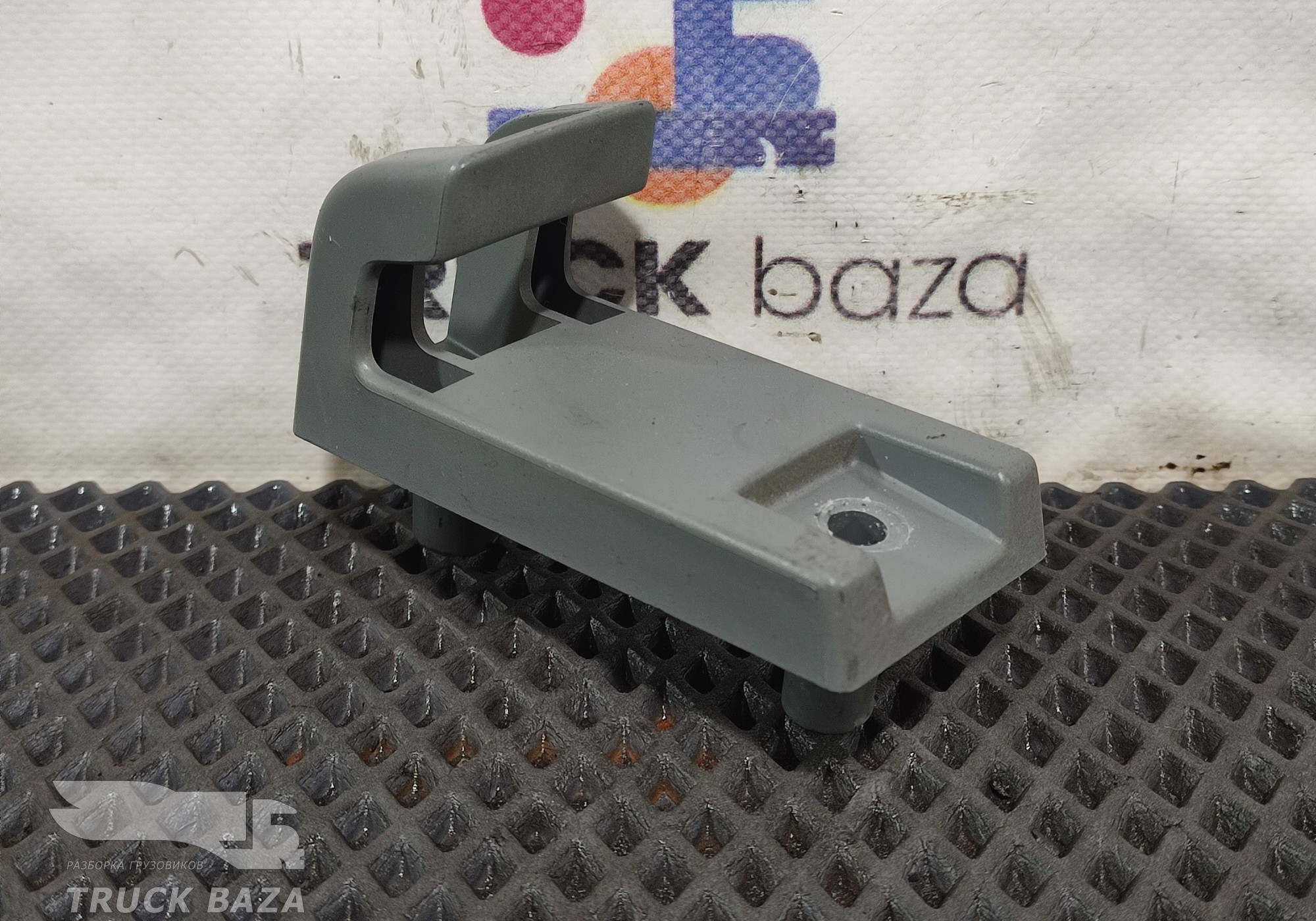 82291102 Крючок для одежды для Renault T (с 2013)