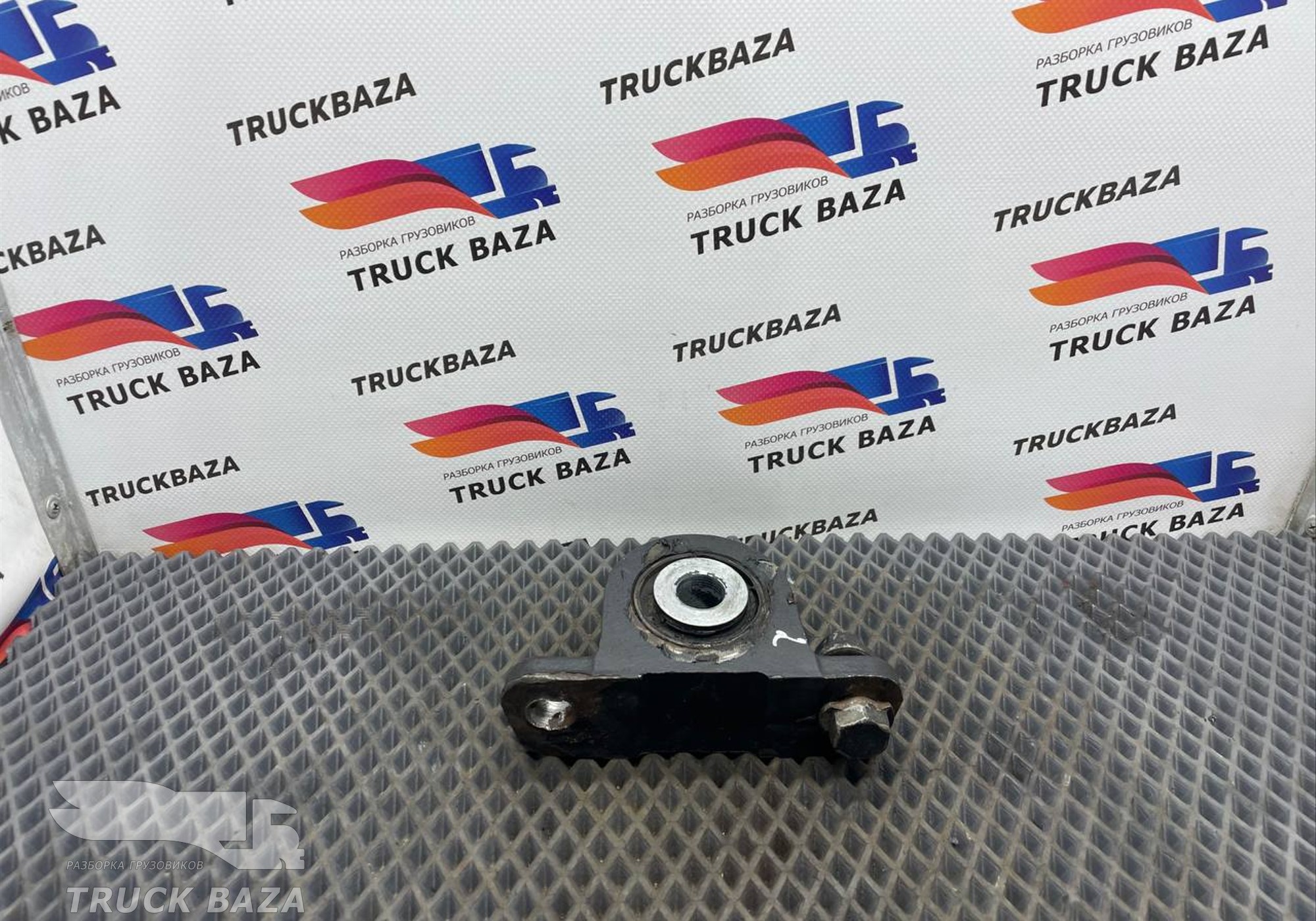 65952906088 Кронштейн стабилизатора верхний для КАМАЗ 54901