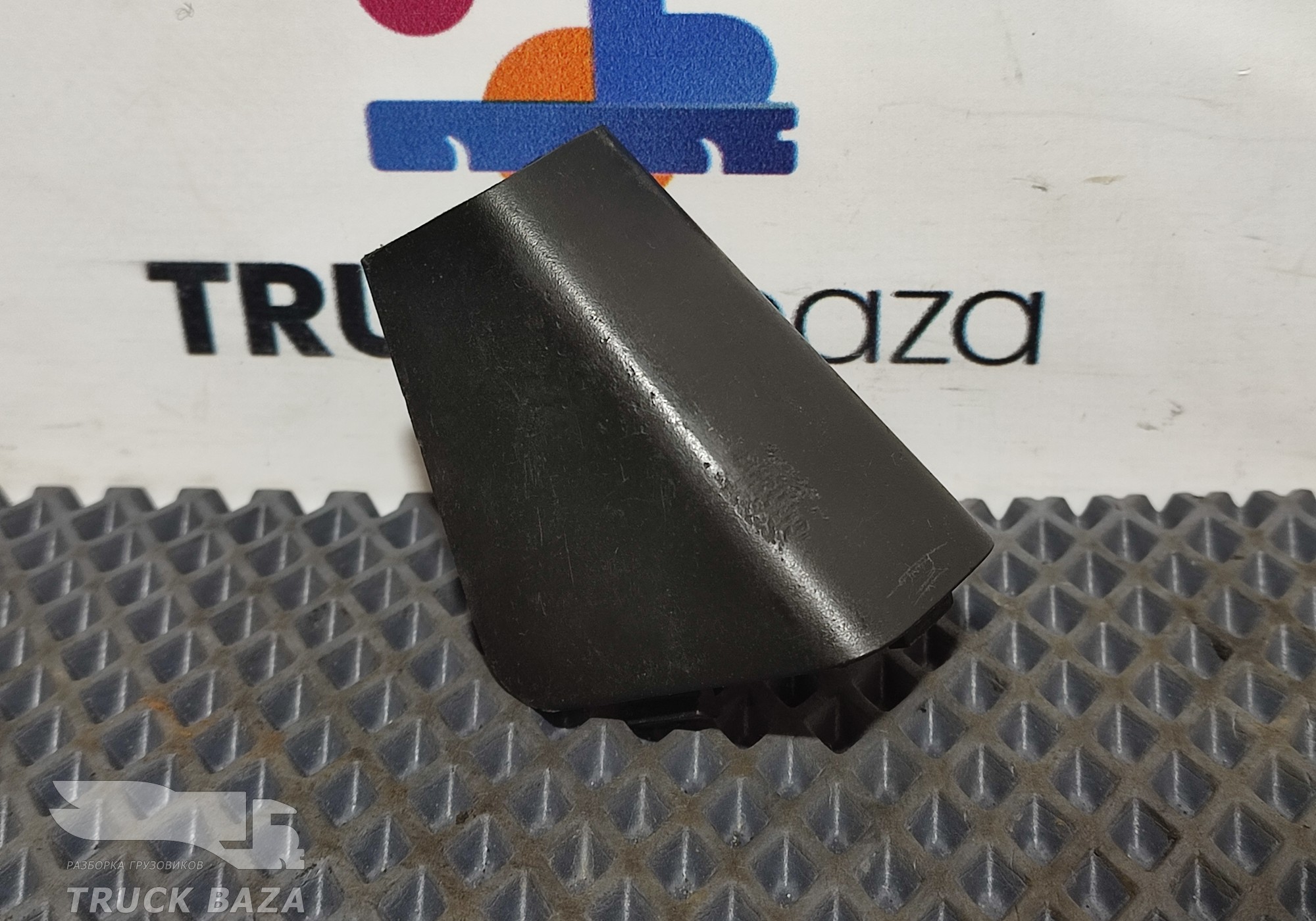 82243877 Накладка обшивки двери правой для Volvo FH 4 (с 2012)