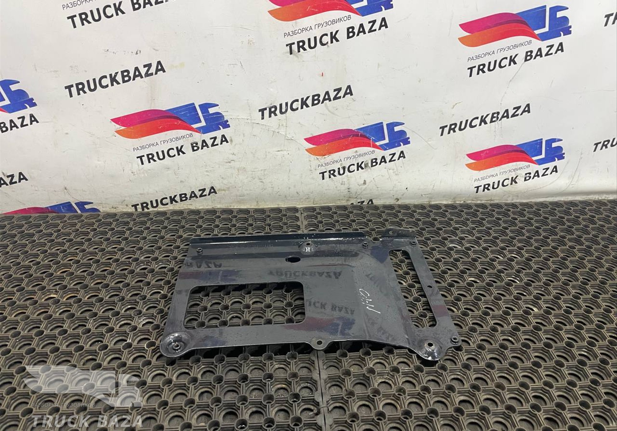 81155115250 Кронштейн крыла переднего для Man TGX TG3 (с 2020)